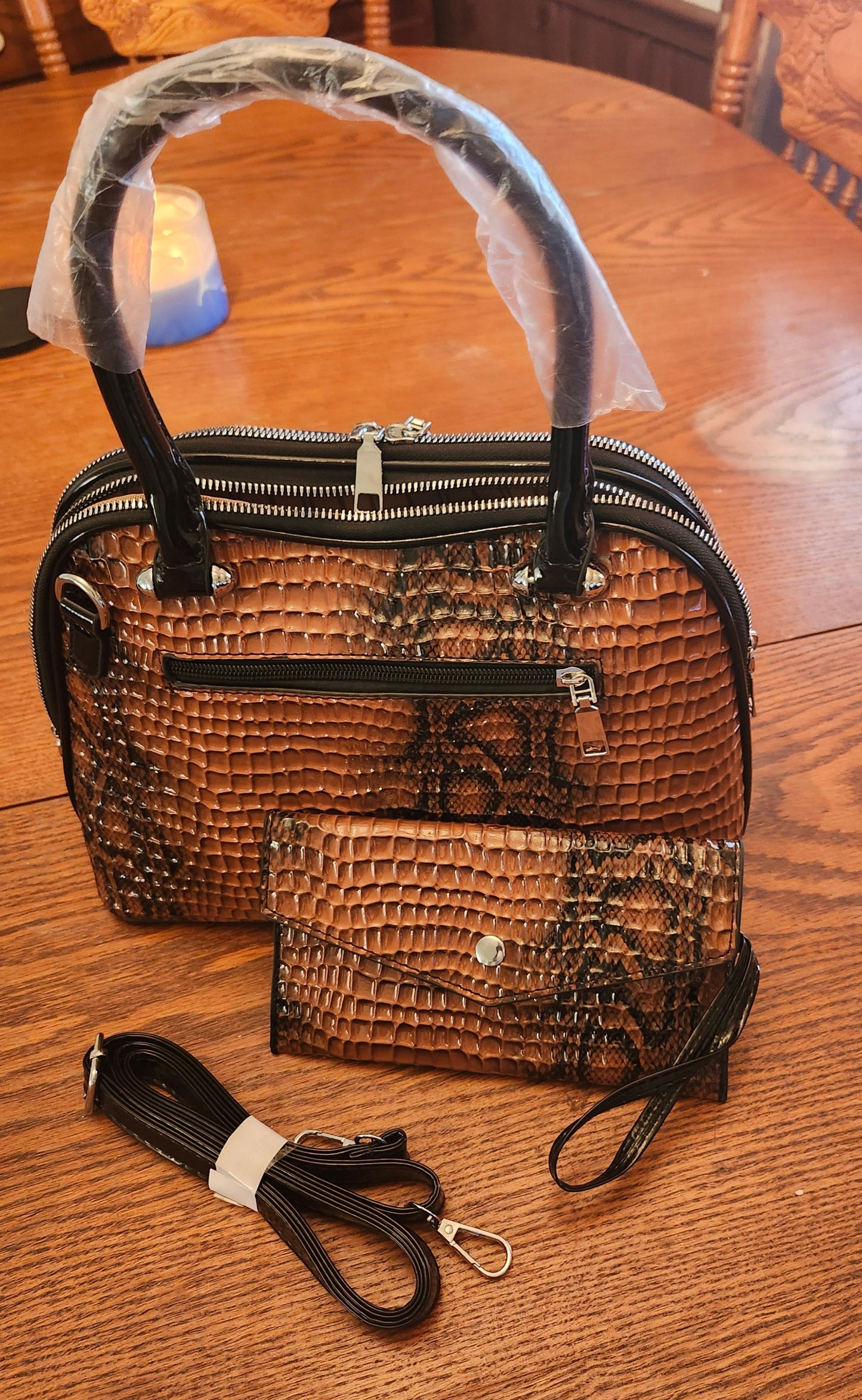 Woman Fashion Style Croc. Crossbody/Tote Bag With Wallet Color Brown/Blk (SOLD OUT)"New Arrival"