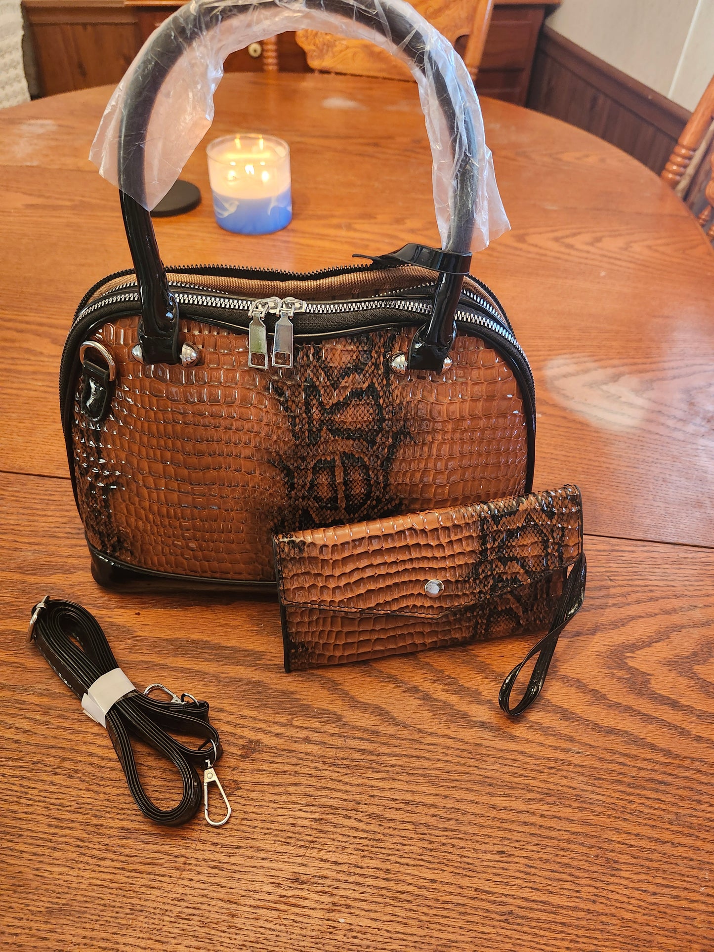 Woman Fashion Style Croc. Crossbody/Tote Bag With Wallet Color Brown/Blk (SOLD OUT)"New Arrival"