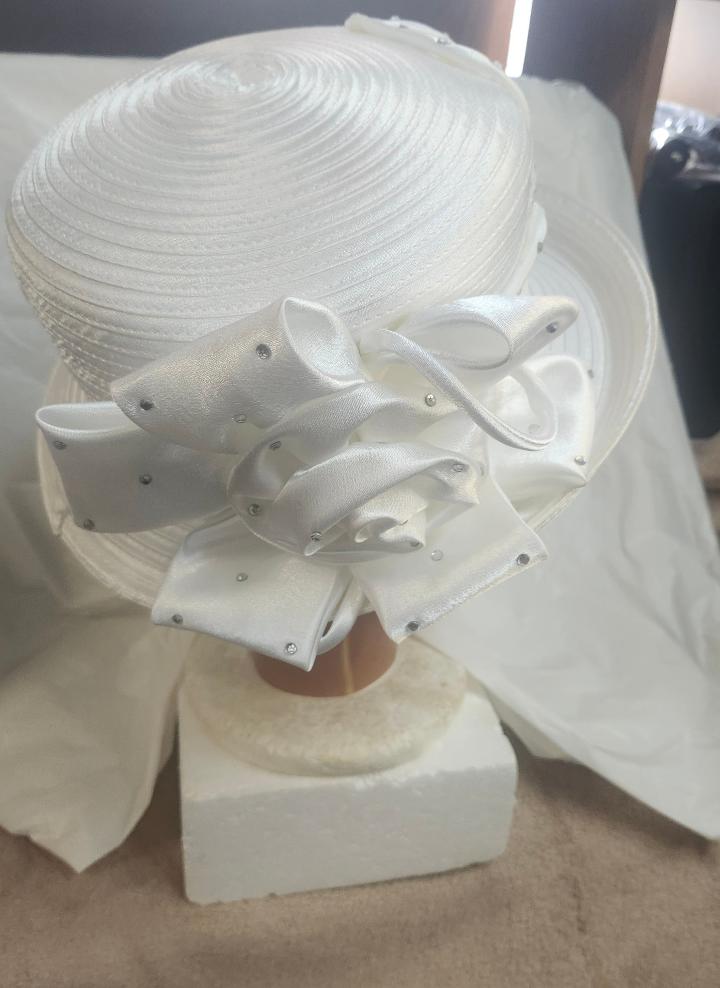 White Elegant Dress Hat. Color White "Just In Time For Mothers Day"