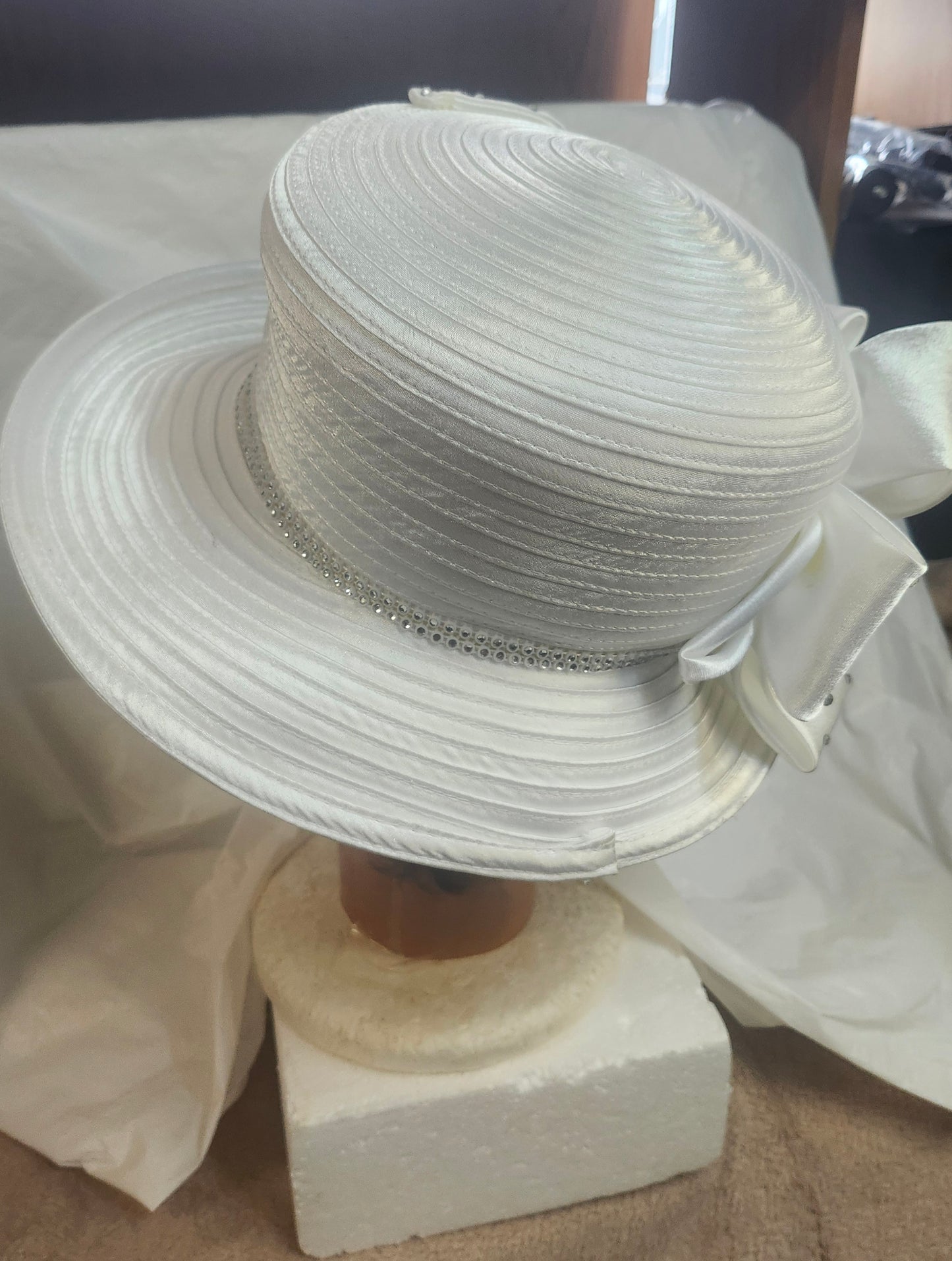 White Elegant Dress Hat. Color White "Just In Time For Mothers Day"
