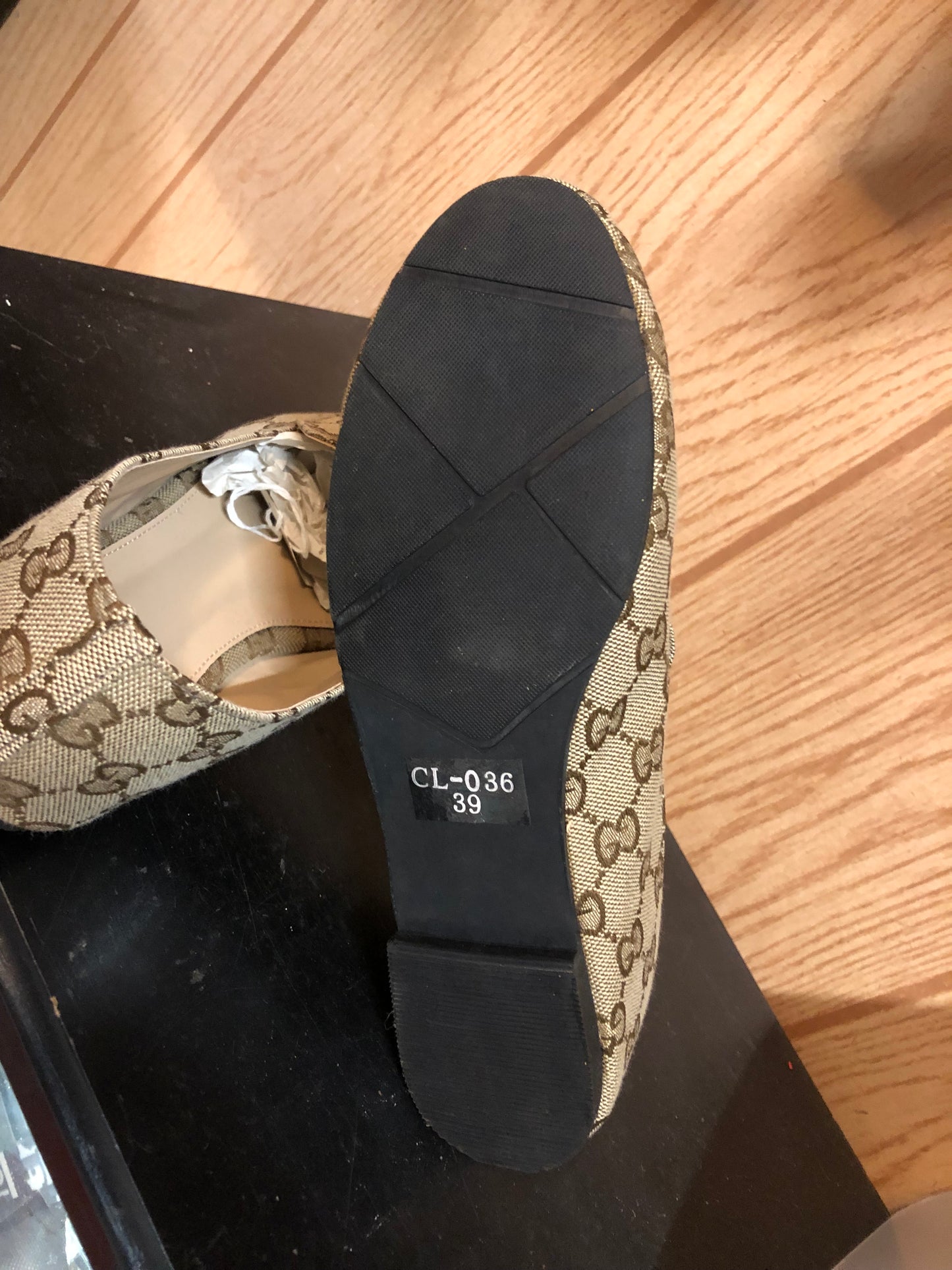 Woman Mickey Mouse Flats Size 8 Color Tan(Sold Out)