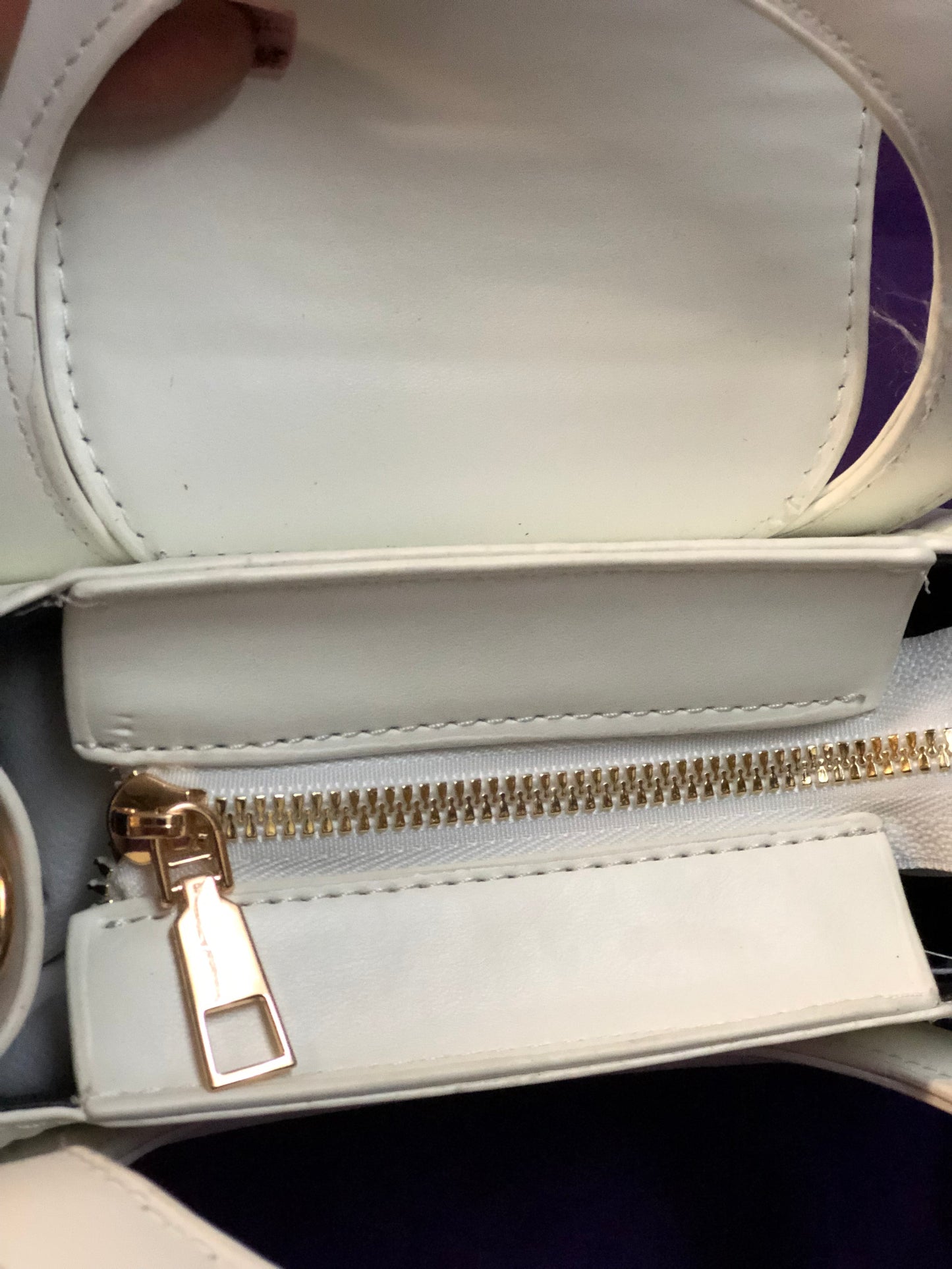 Woman Tote+ Chain Tote/Crossbody Bag Color White "New Arrival" SOLD OUT!
