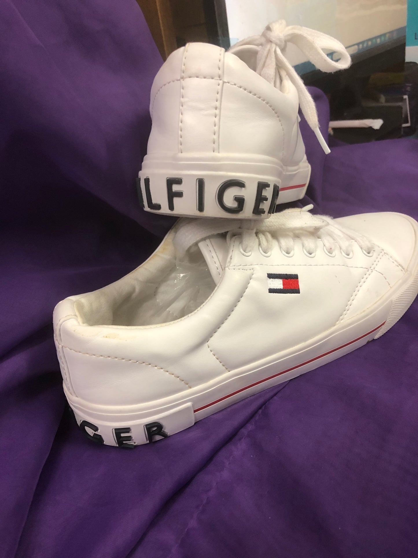 MEN'S TOMMY HILFIGER RADAM SNEAKER WHITE LEATHER "Pre-Owned Item" Great Cond.