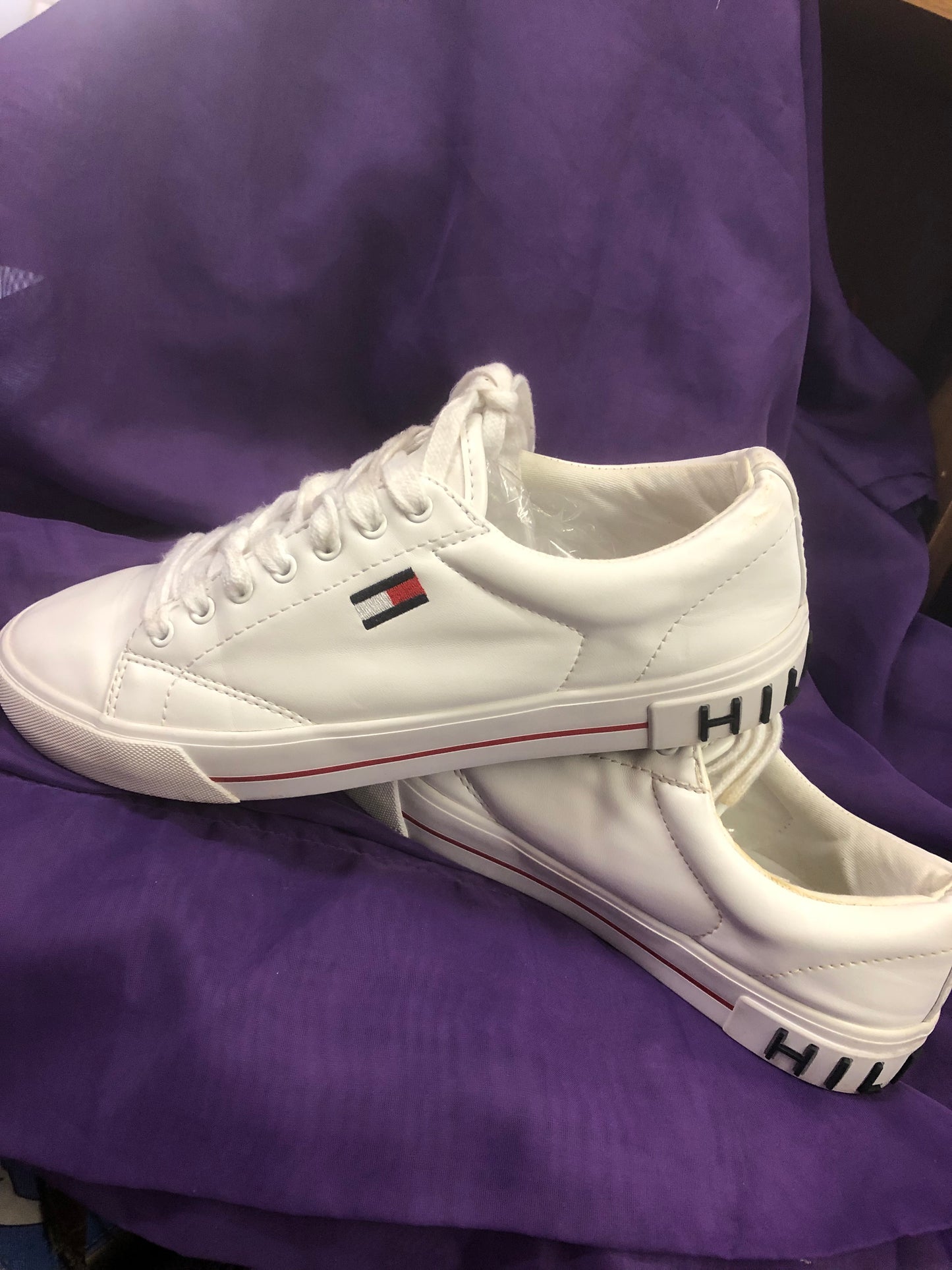 MEN'S TOMMY HILFIGER RADAM SNEAKER WHITE LEATHER "Pre-Owned Item" Great Cond.