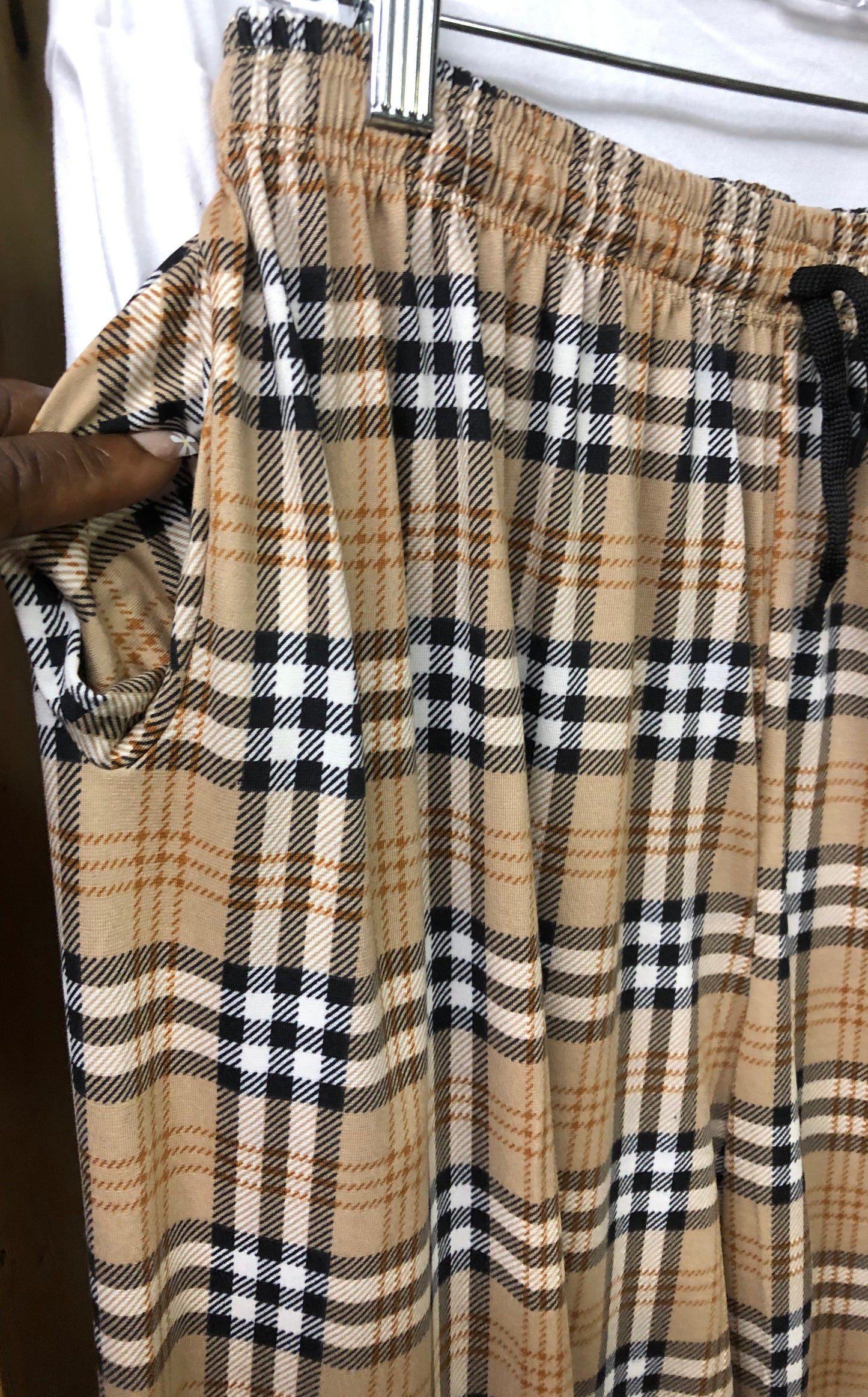 Woman 2 Pic. Fashion "Love Victoriously" Lounge Set Size 2XL Color White/Plaid "New Arrival"