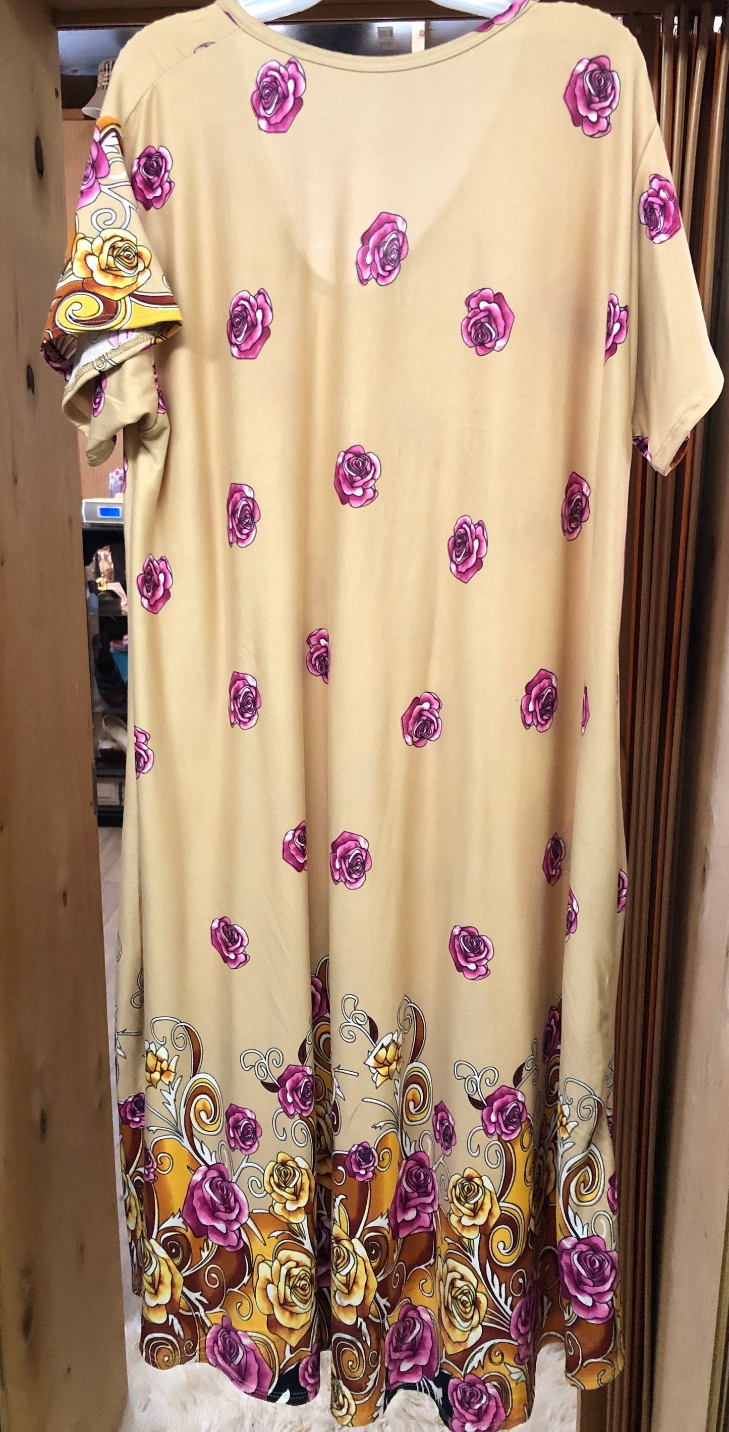 Woman Beautiful Fashion Flower Print Stretch Dress Color Tan Size XL/XL "New Arrival"