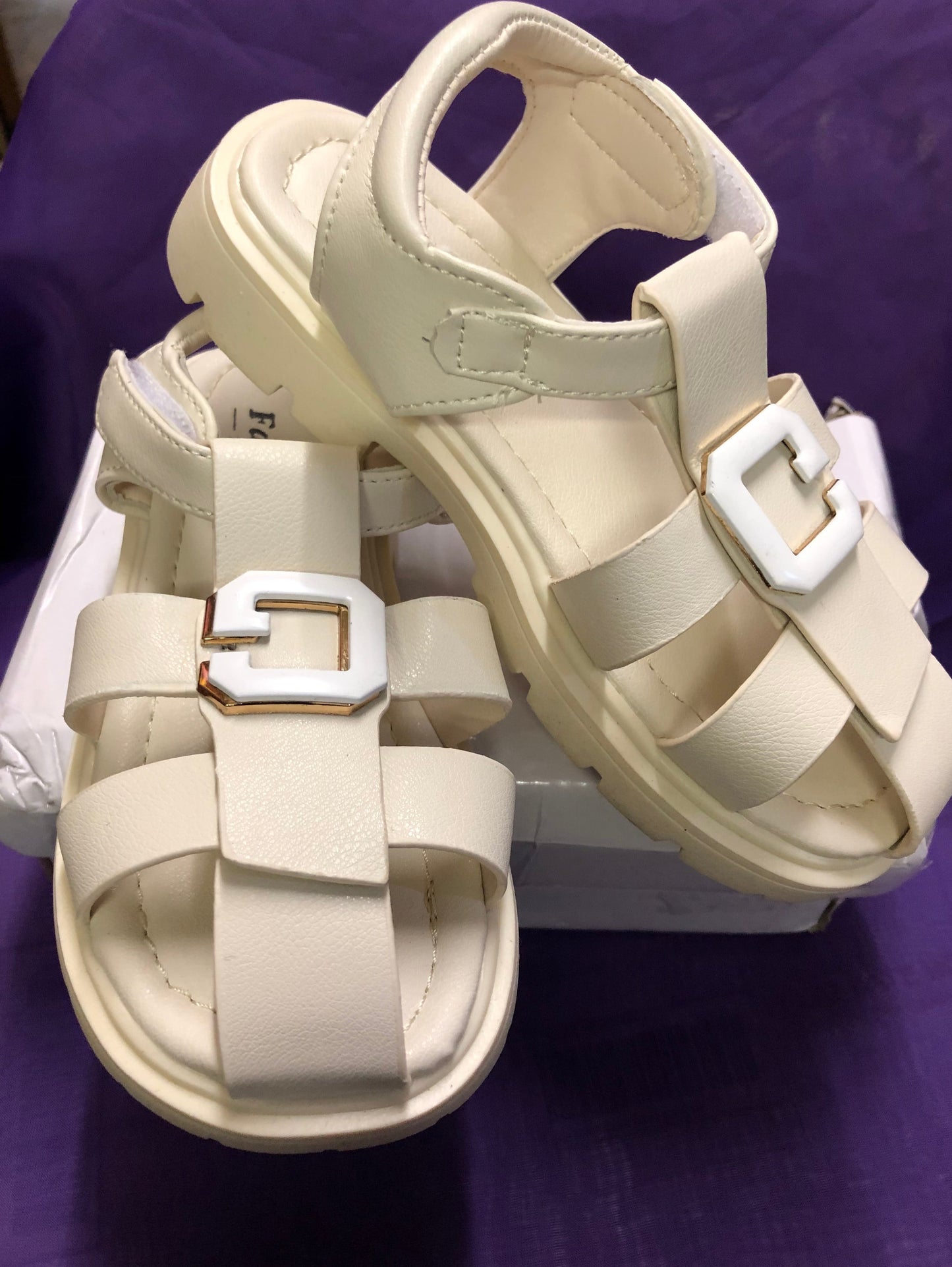 Girl Summer Beach Leather "G" Sandai Size 11 Color Cream "New Arrival"