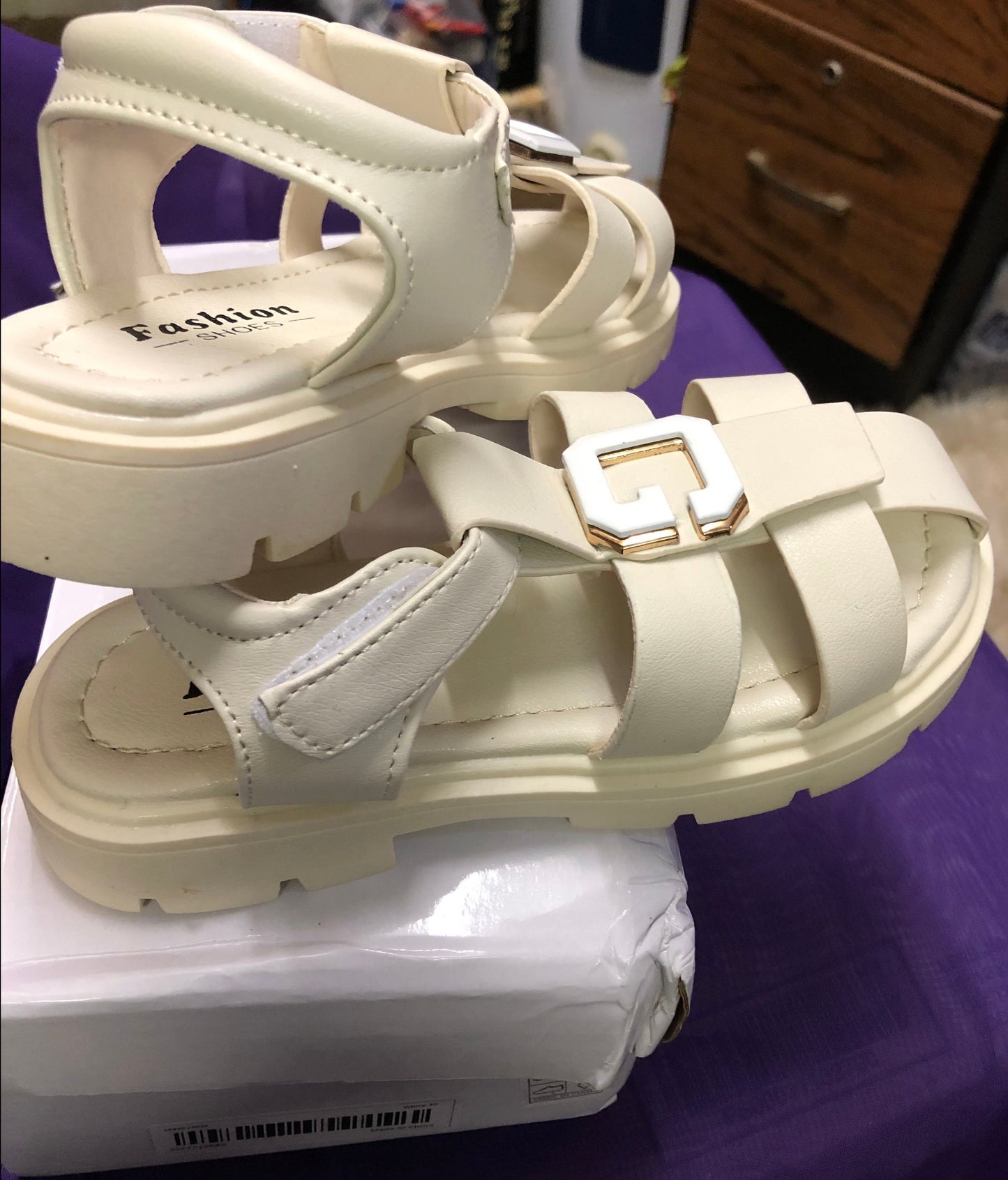 Girl Summer Beach Leather "G" Sandai Size 11 Color Cream "New Arrival"