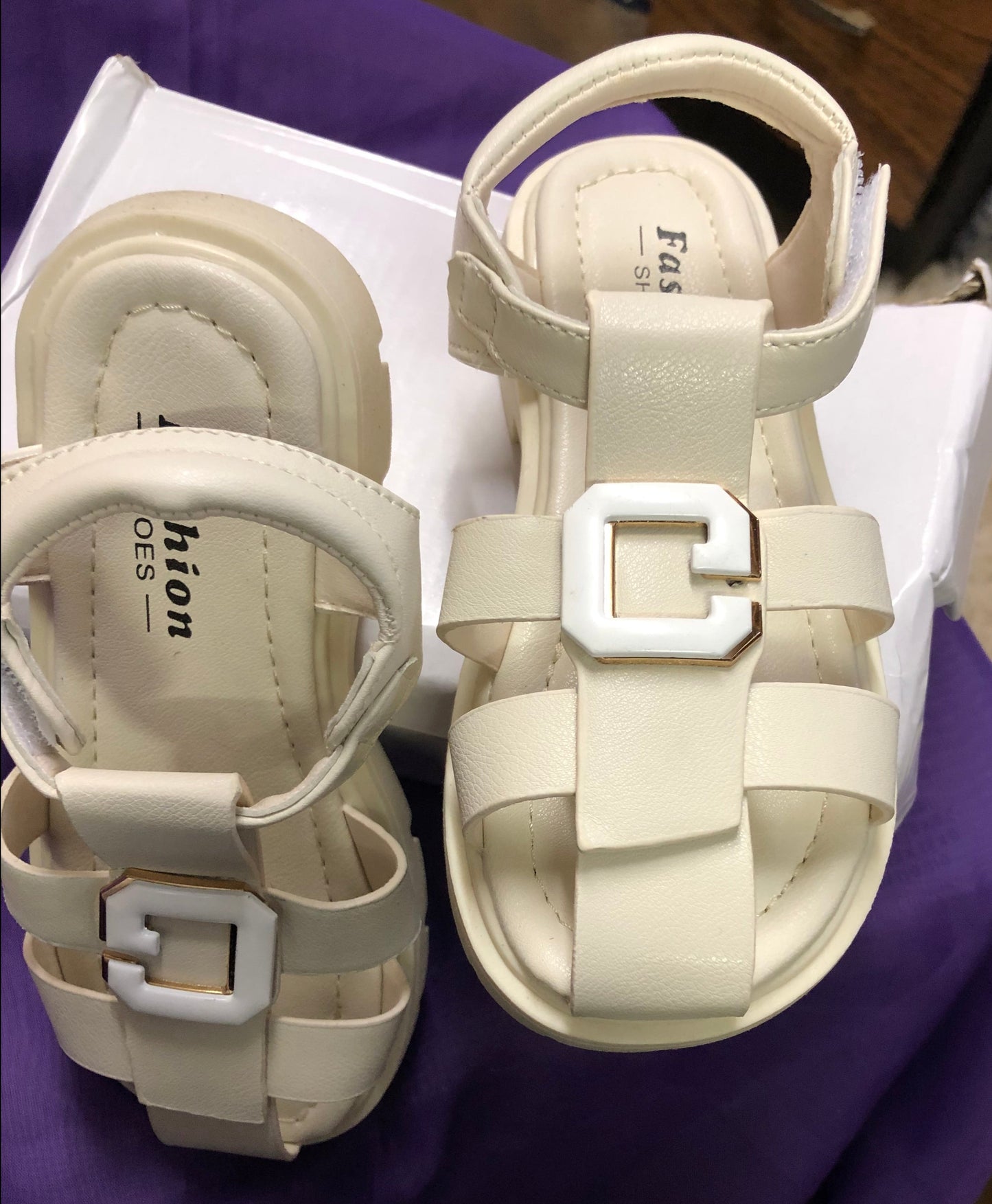 Girl Summer Beach Leather "G" Sandai Size 11 Color Cream "New Arrival"