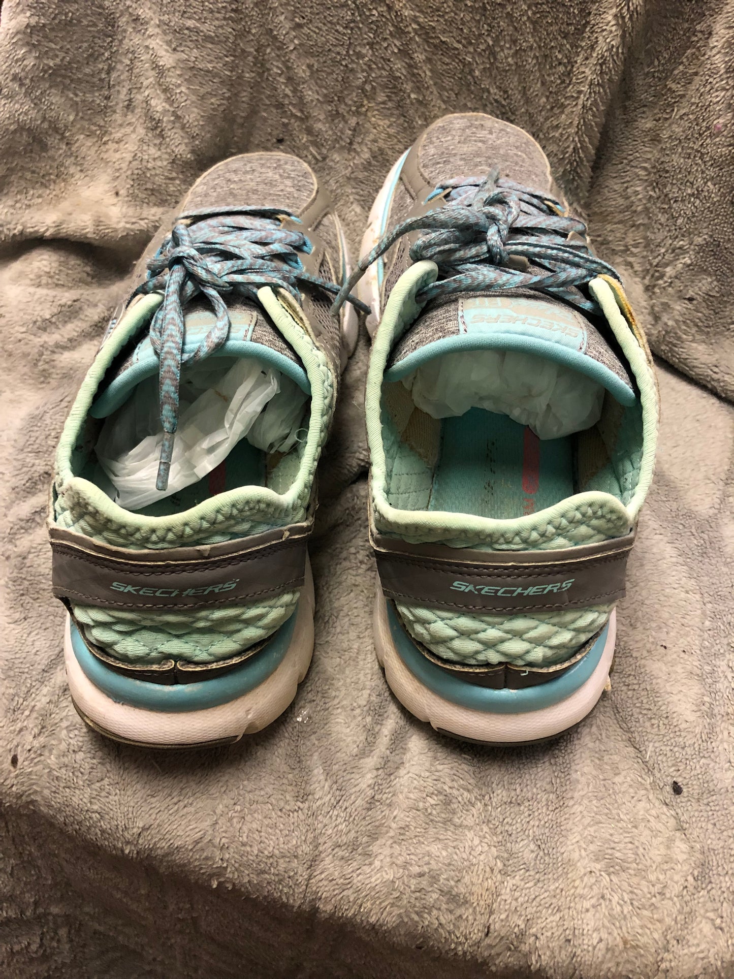 Woman Skecher Relaxed Fit Snakers Size 8.5 Color Teal Blue/Gray Mulitcolor Pre-Owned Item