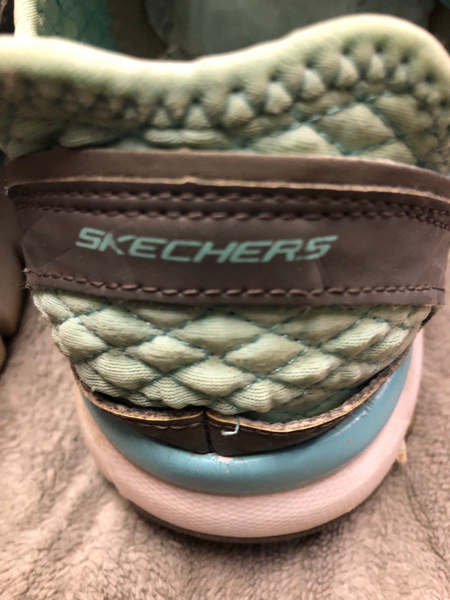 Woman Skecher Relaxed Fit Snakers Size 8.5 Color Teal Blue/Gray Mulitcolor Pre-Owned Item