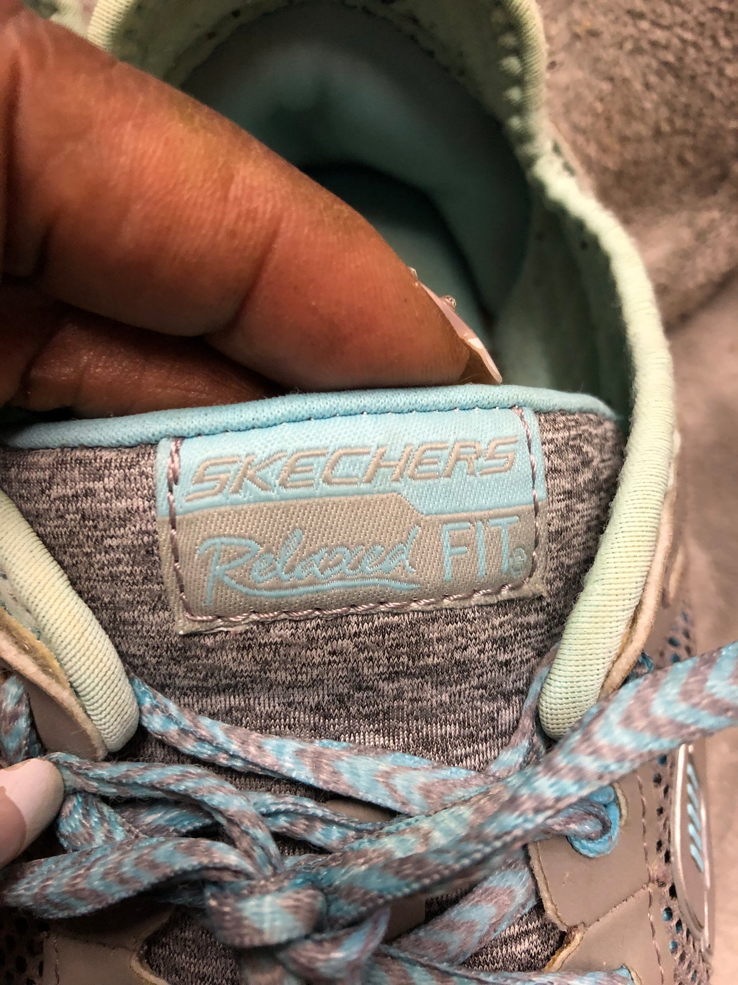 Woman Skecher Relaxed Fit Snakers Size 8.5 Color Teal Blue/Gray Mulitcolor Pre-Owned Item