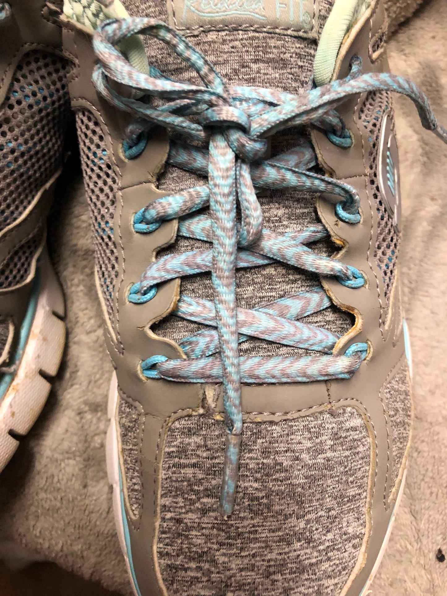 Woman Skecher Relaxed Fit Snakers Size 8.5 Color Teal Blue/Gray Mulitcolor Pre-Owned Item