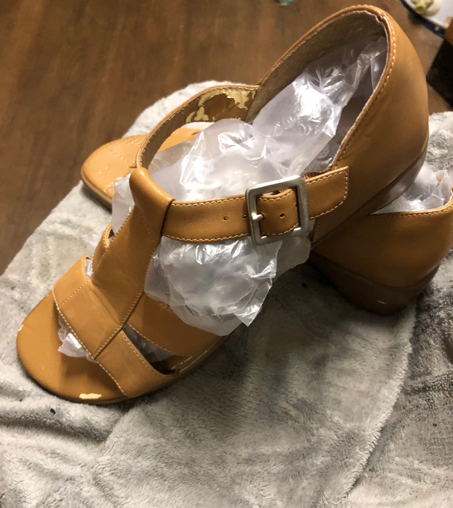 Woman Sandal Size 8 By Naturalizer Color Tan T- Strap Side Buckle