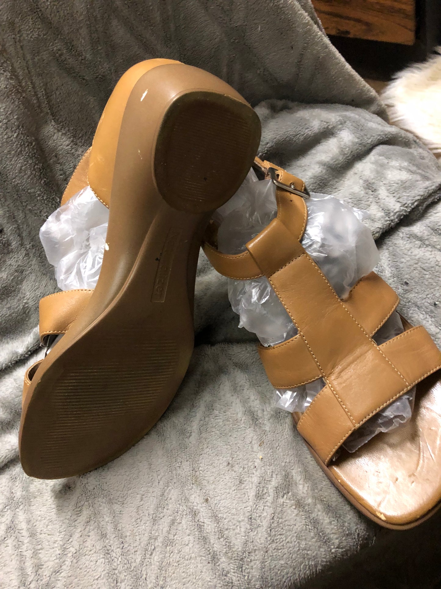 Woman Sandal Size 8 By Naturalizer Color Tan T- Strap Side Buckle