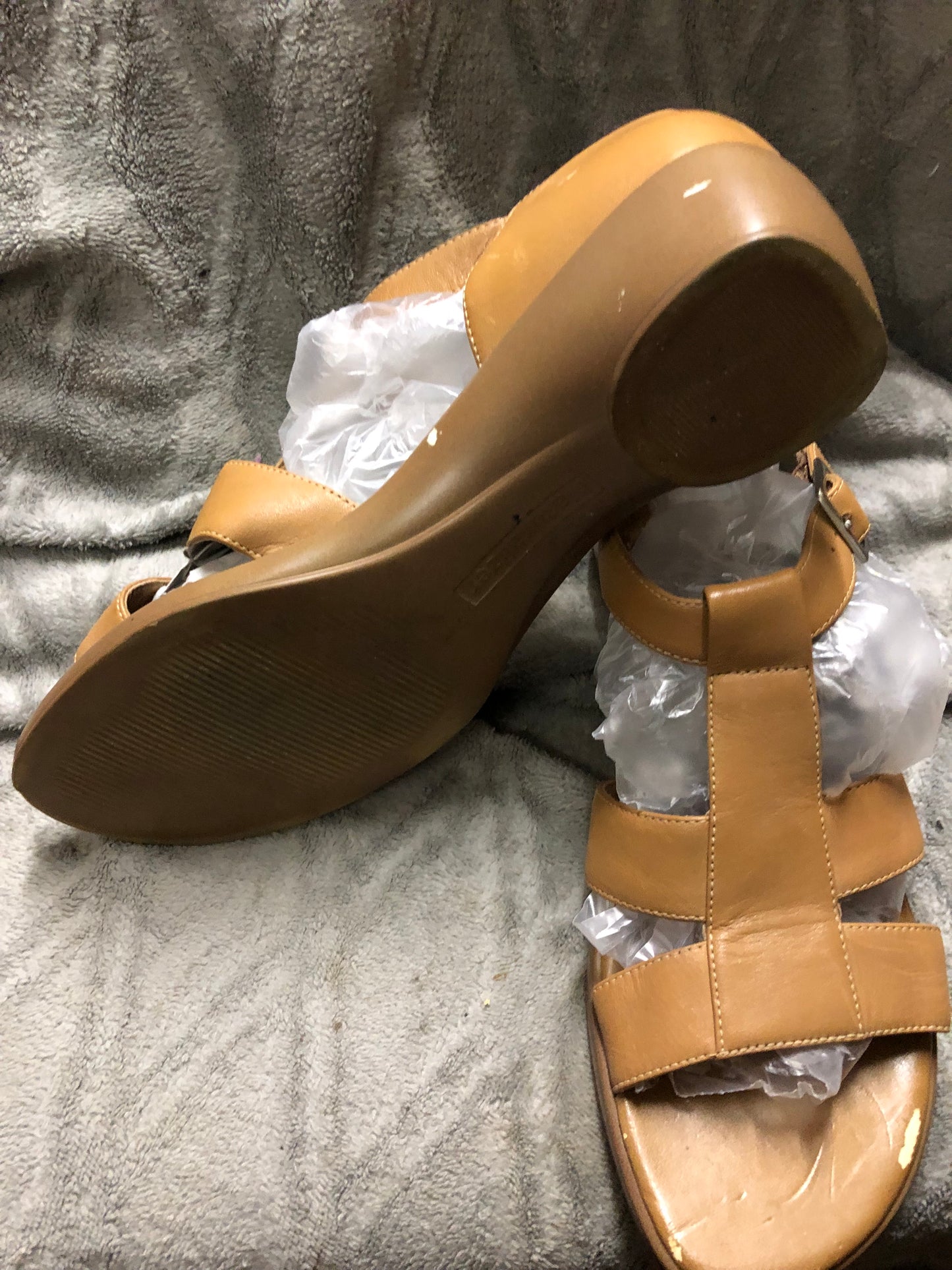 Woman Sandal Size 8 By Naturalizer Color Tan T- Strap Side Buckle