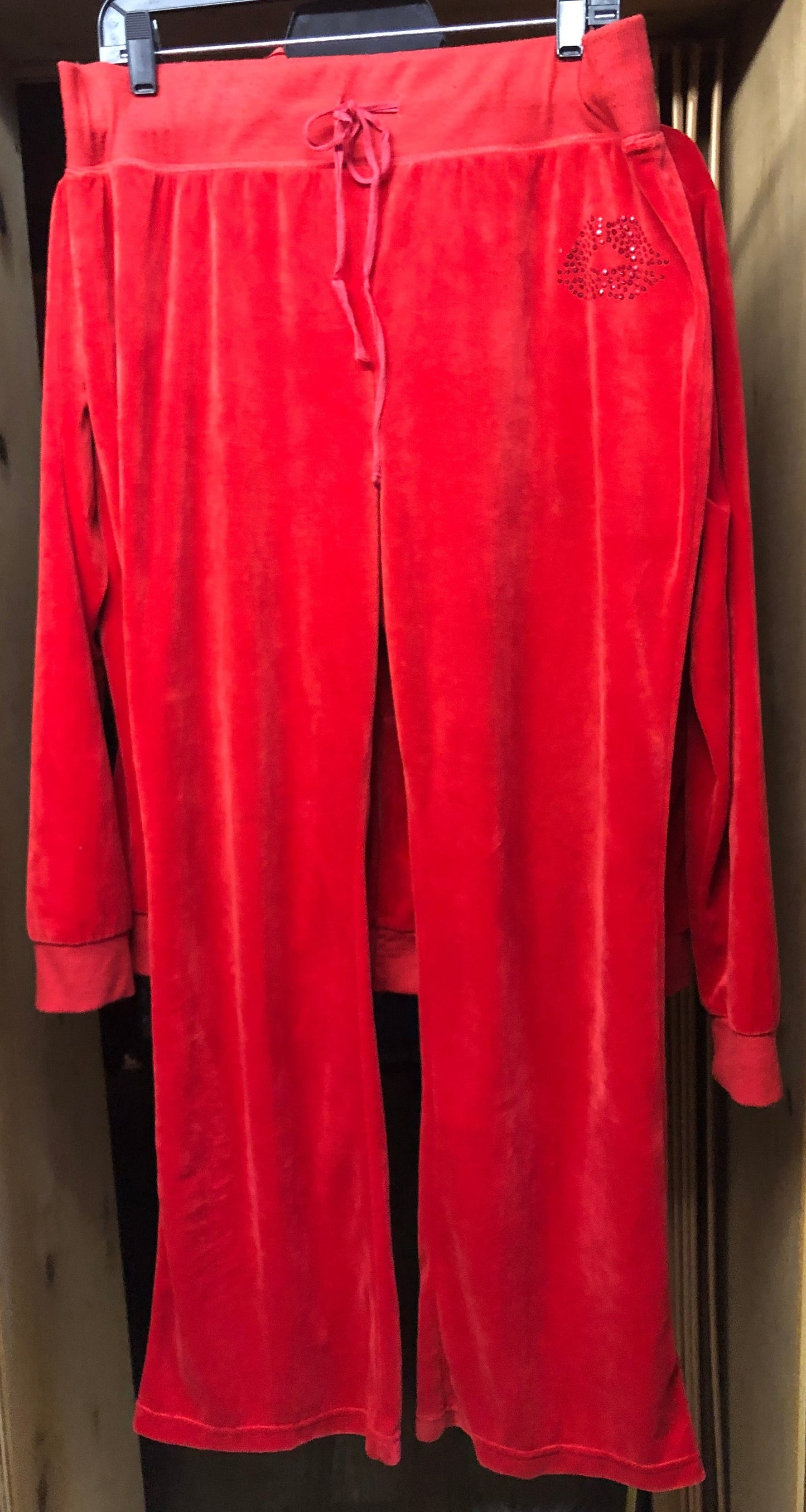 Woman 2 pic.Jogger Set Zipper Front Hoodie With pockets Size 2XL Color Red Raver
