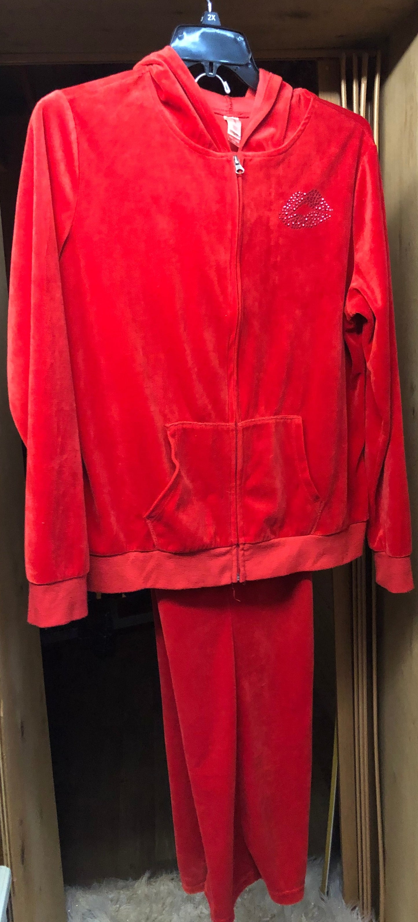 Woman 2 pic.Jogger Set Zipper Front Hoodie With pockets Size 2XL Color Red Raver