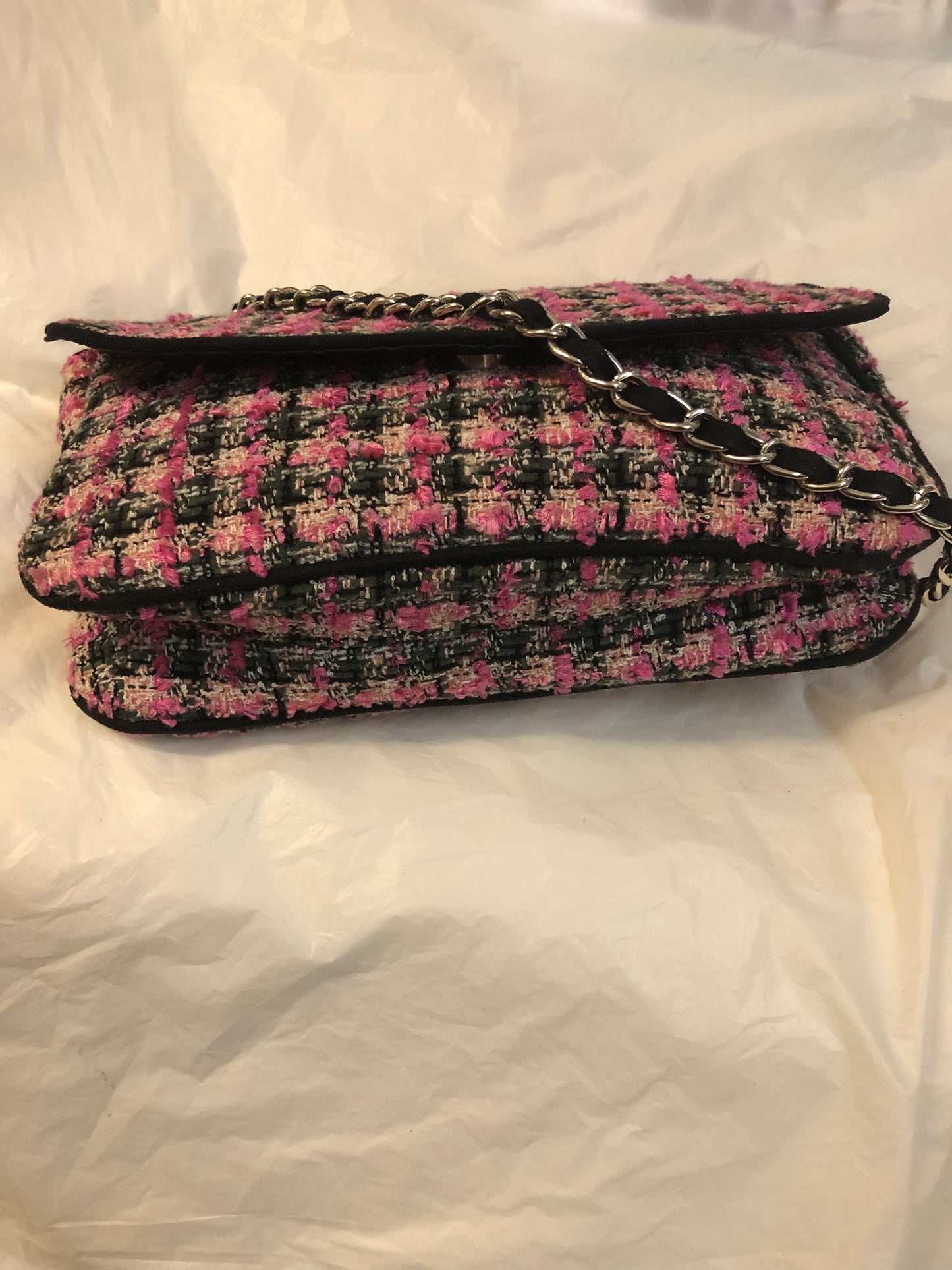 Womane Pre-Owned Fashion Crossbody Bag Multicolors Flap Snap Closure By Realitis
