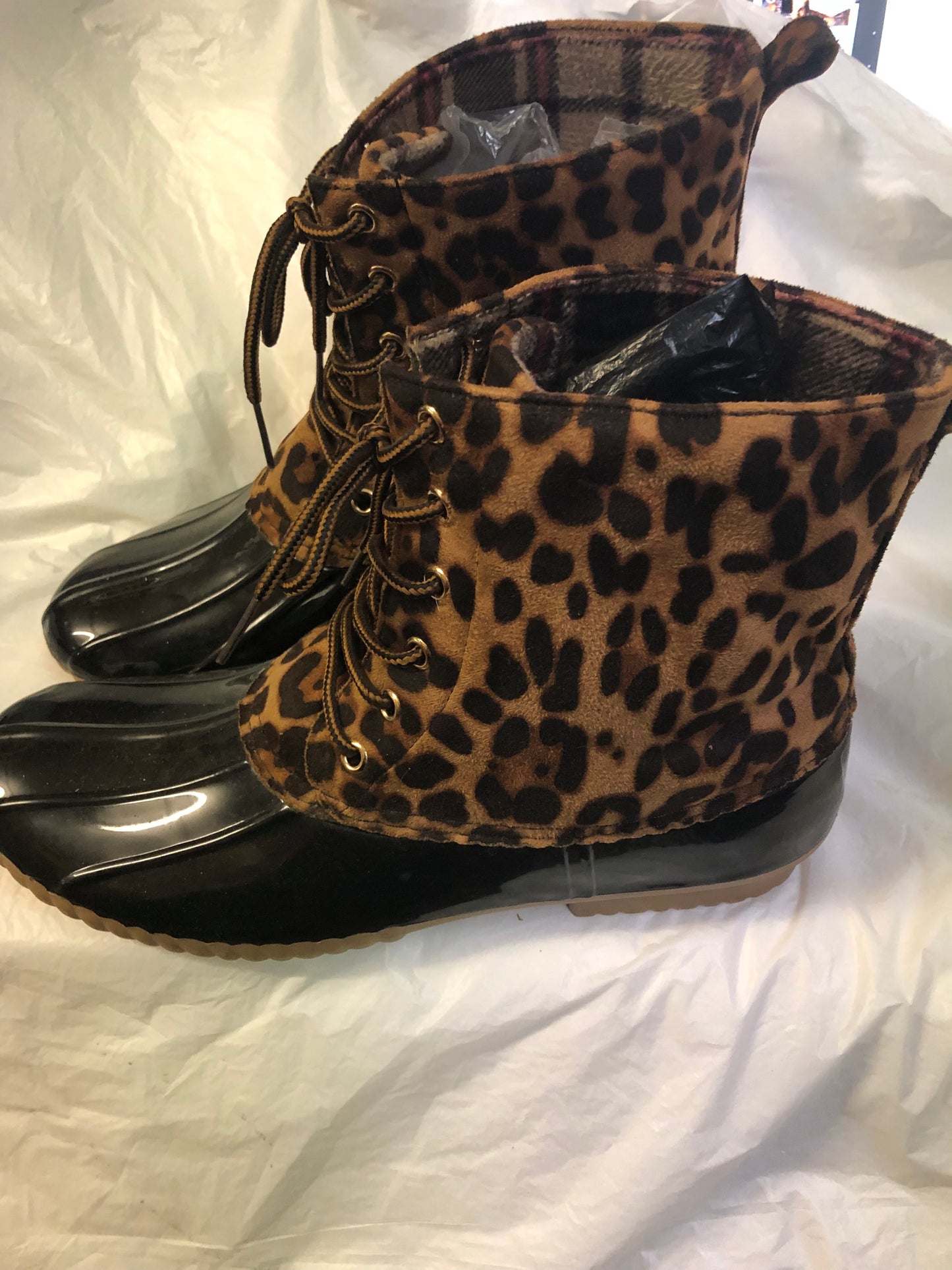 YOKI Women's Dylan-15 Fashion Leopard Cheetah Print Ankle Boots Size 11 Pre-Owned