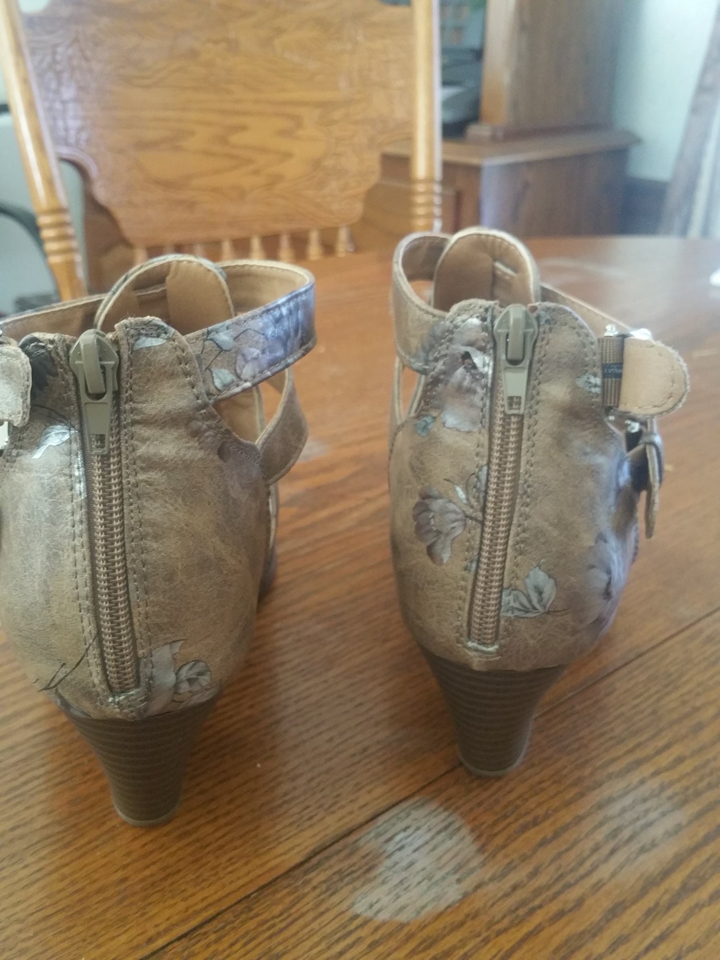 Woman Ankle Boots Bronze Tan Color With Silver Splash Size 9W