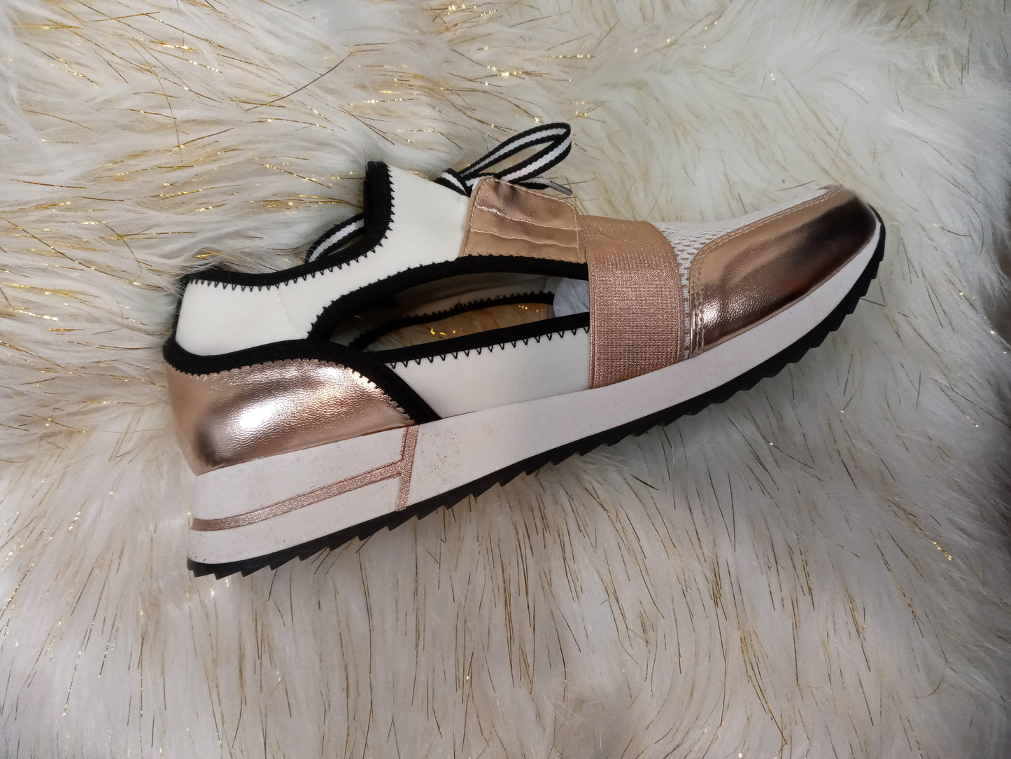 Woman White/Cream Sneaker With Rose Gold Trim