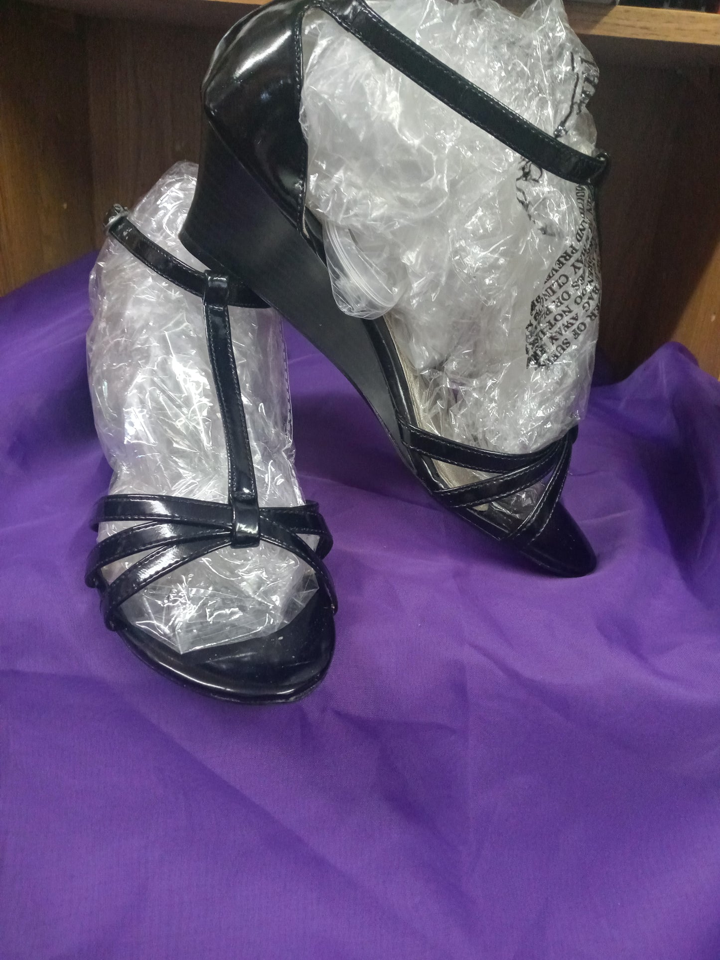 Womans Wedge Hill Dress Sandal Size 8 By: apostrophe