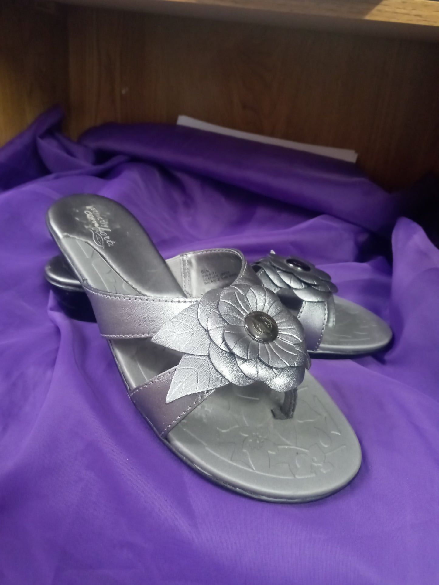 Women Thong Leather Sandal Size 8.5 By Strictly Comfort