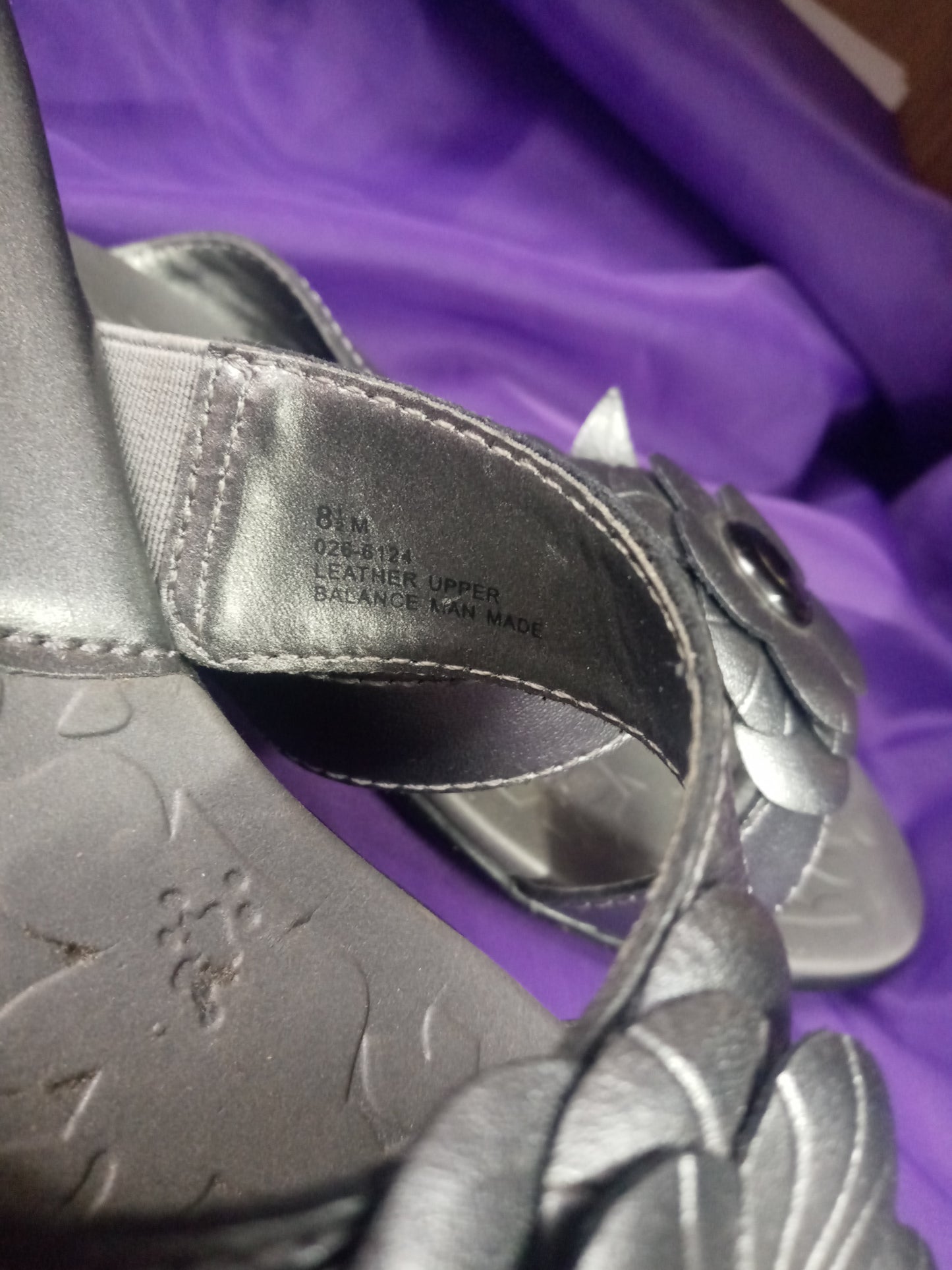 Women Thong Leather Sandal Size 8.5 By Strictly Comfort