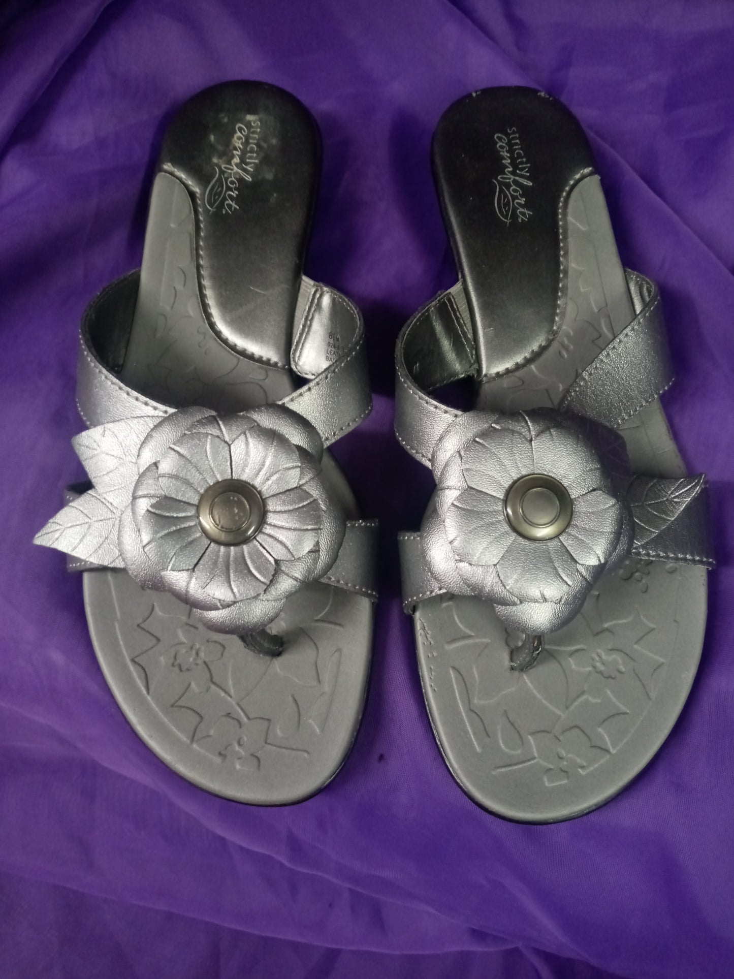 Women Thong Leather Sandal Size 8.5 By Strictly Comfort