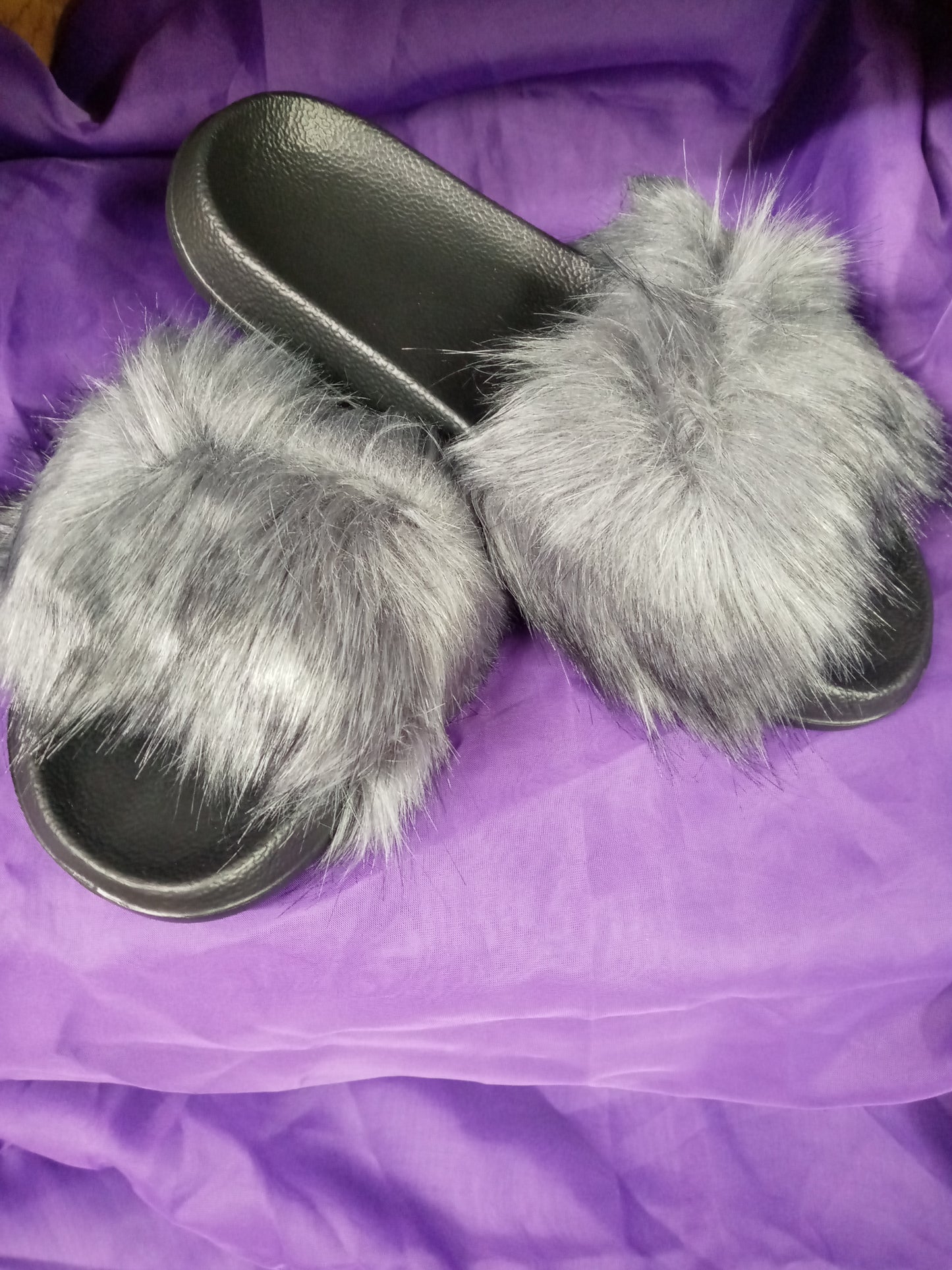 Summer Explosion Woman Fur Slides Color Gray Size 9.5 (SOLD OUT)