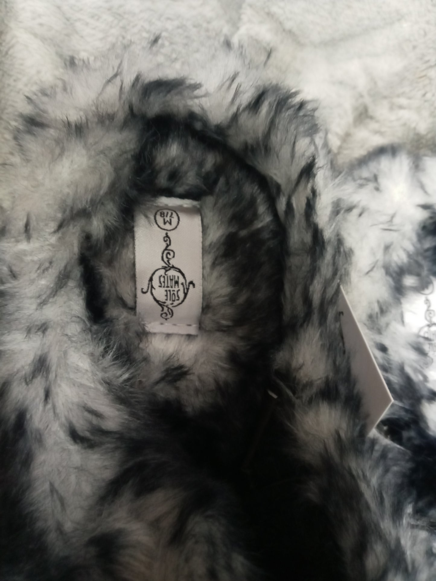 Woman Fuzzy Fur Bed Slippers(SOLD OUT)Of The M 7/8 ONLY AVAILABLE Size L 9/10 Color Blk/Gray "New Arrival"