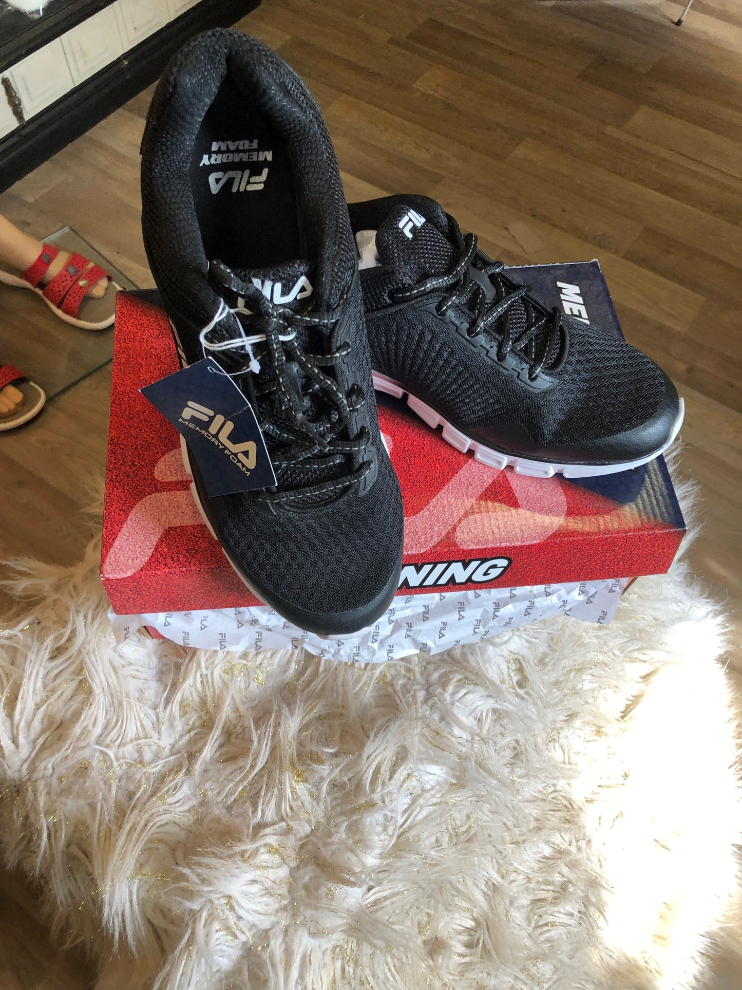 Men Fila Memory Foam Running Sneakers Size 9.5 Color Blk./White "Fathers Day Sale Going On Now.