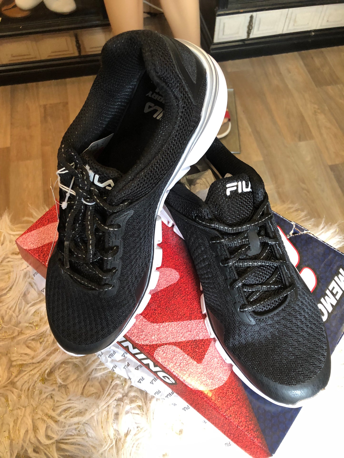 Men Fila Memory Foam Running Sneakers Size 9.5 Color Blk./White "Fathers Day Sale Going On Now.