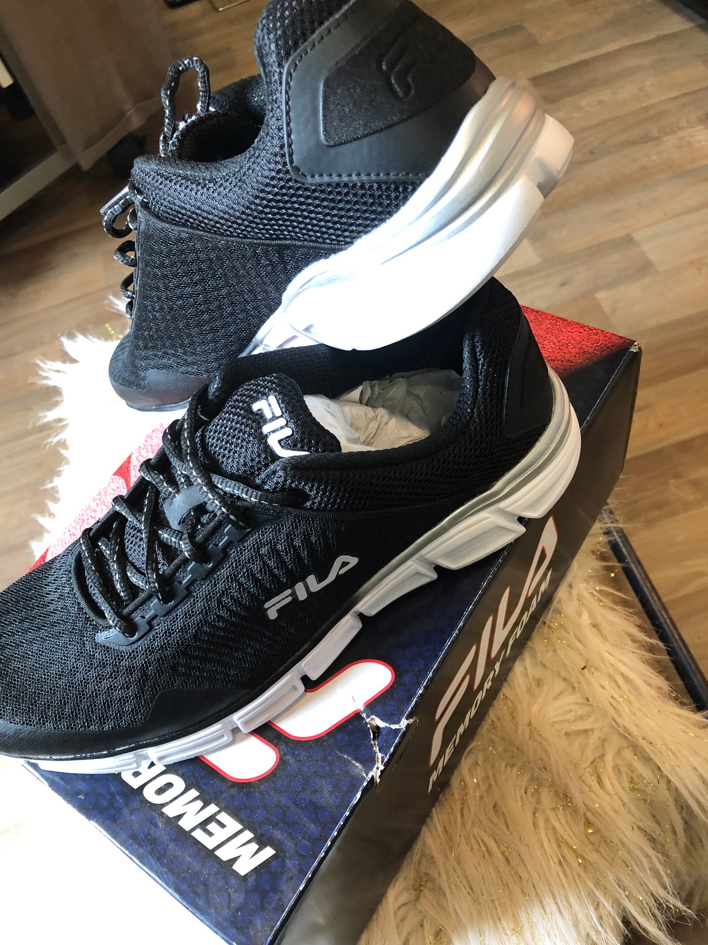 Men Fila Memory Foam Running Sneakers Size 9.5 Color Blk./White "Fathers Day Sale Going On Now.