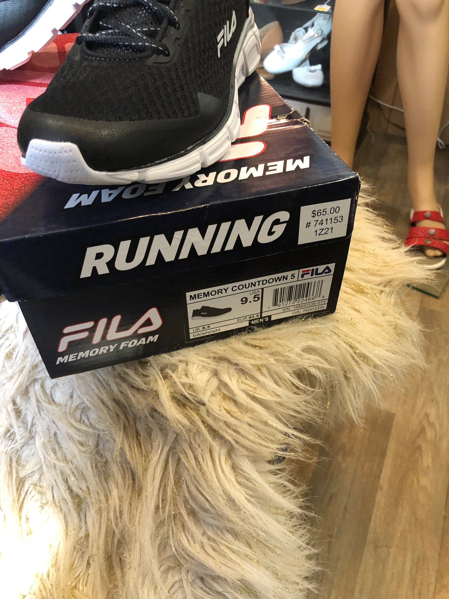 Men Fila Memory Foam Running Sneakers Size 9.5 Color Blk./White "Fathers Day Sale Going On Now.