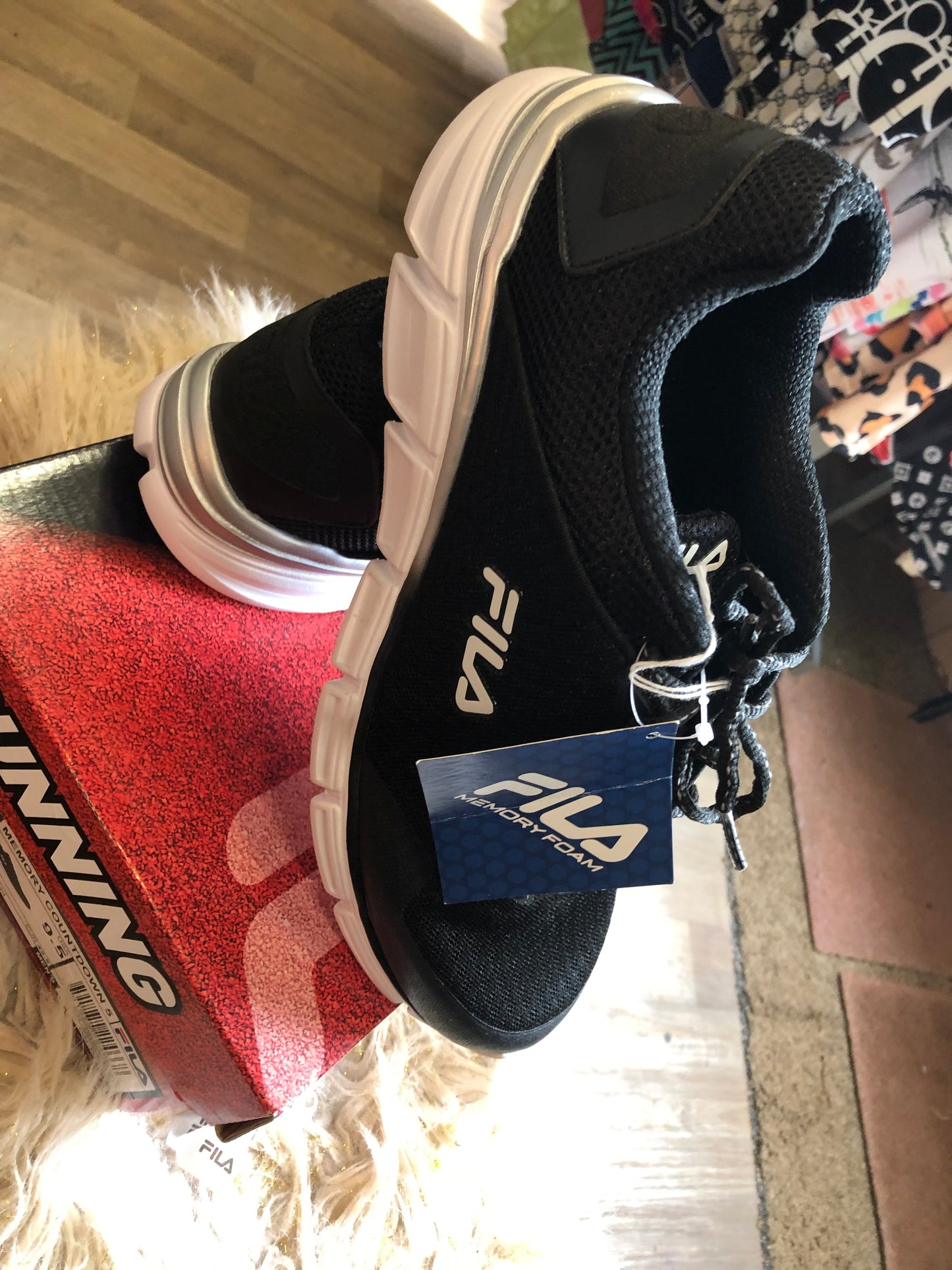 Men Fila Memory Foam Running Sneakers Size 9.5 Color Blk./White "Fathers Day Sale Going On Now.