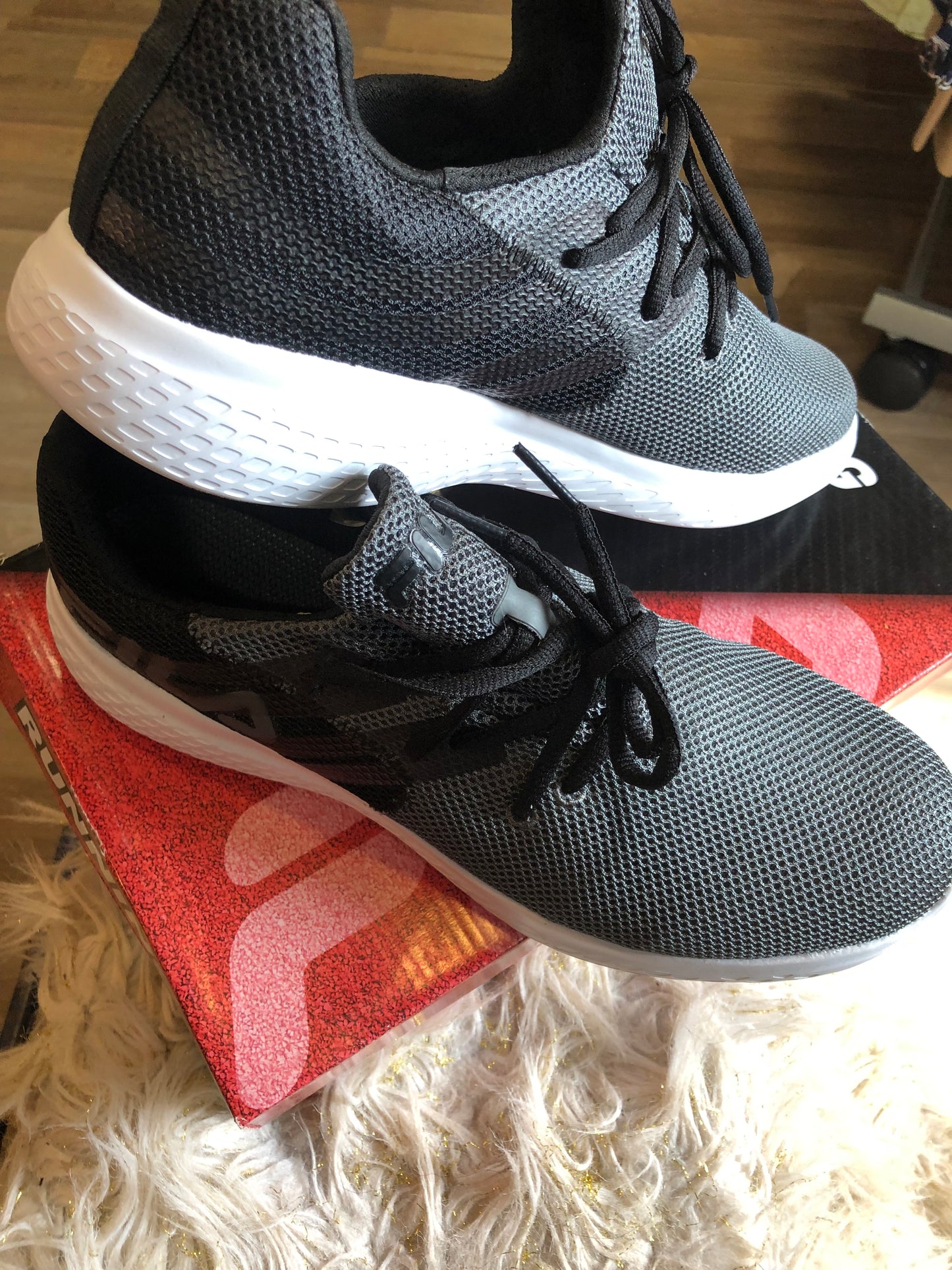 Men's Fila Running Sneakers Size 9.5 Color Blk/Csrk/Wht.