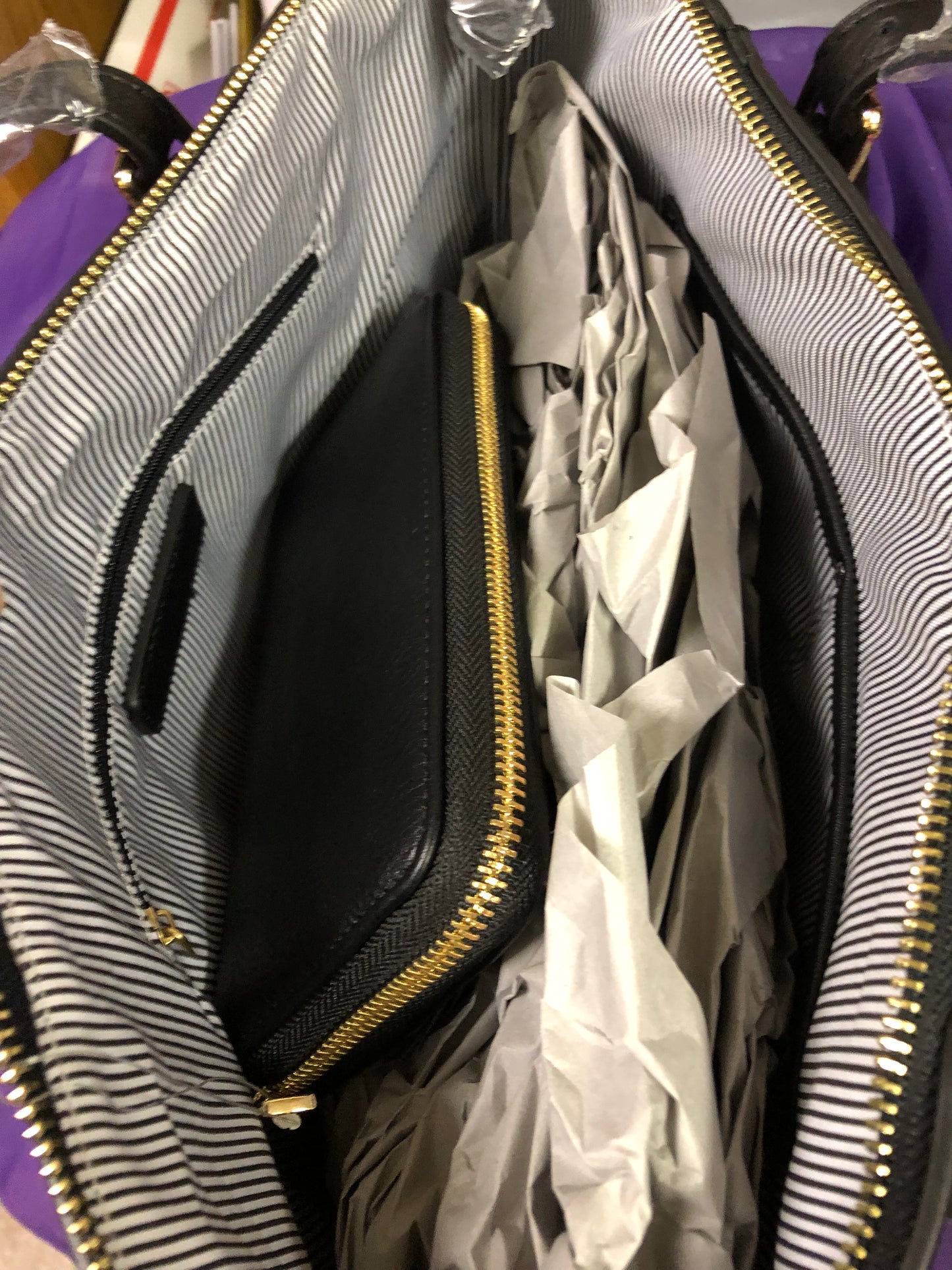 Womans 2 in 1 Leather Tote Bag Color Blk.