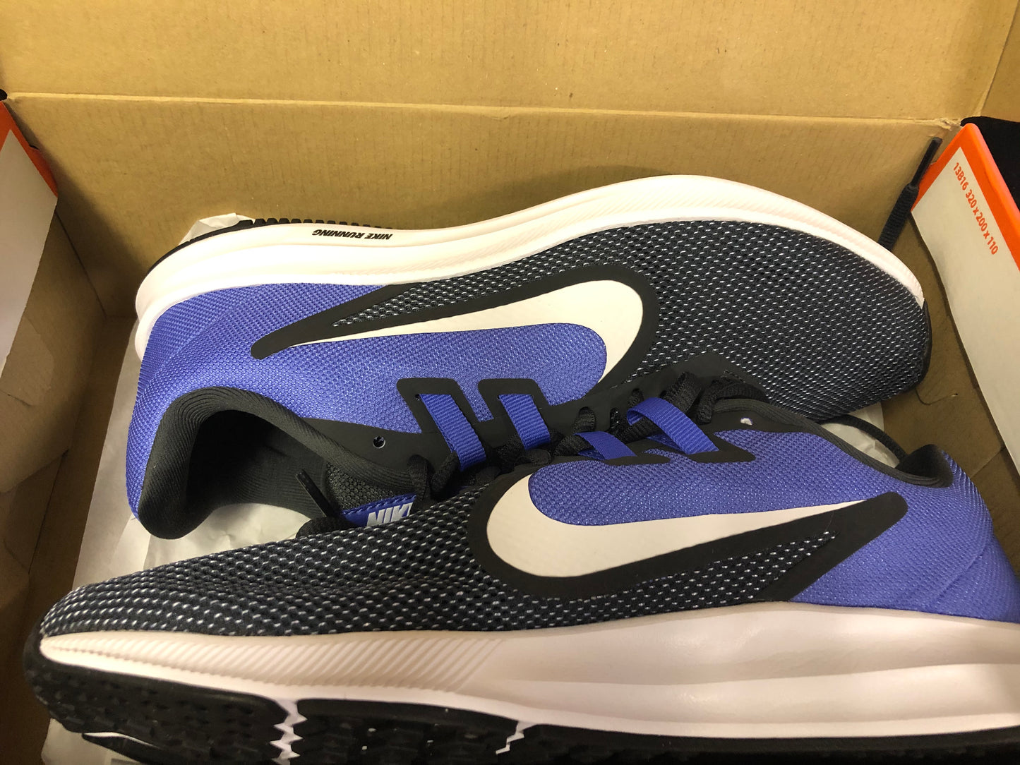 Nike Unisex Downshifter Sneakers Size 9.5."Fathers Day Sale Going On Now.