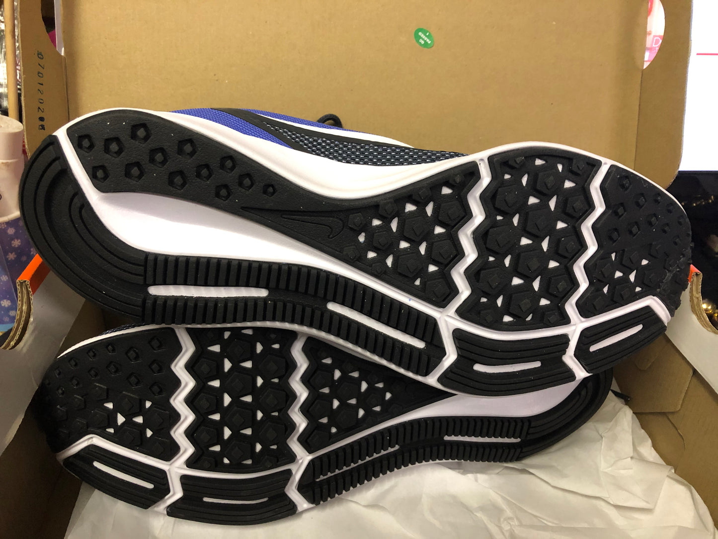 Nike Unisex Downshifter Sneakers Size 9.5."Fathers Day Sale Going On Now.