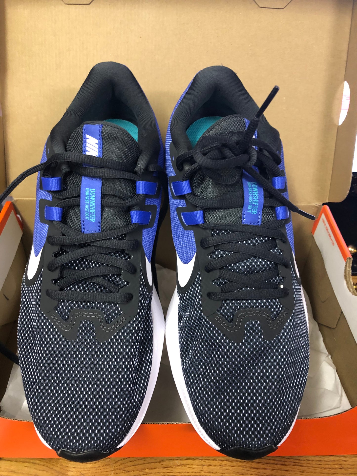 Nike Unisex Downshifter Sneakers Size 9.5."Fathers Day Sale Going On Now.