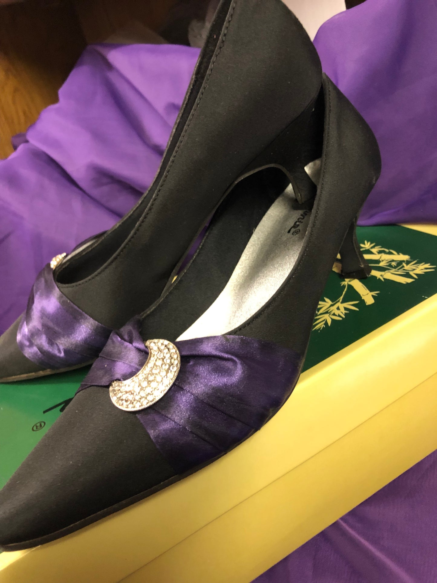 Woman Pre-Owned Pumps Blk/Purple Size 8 (Sold Out) Thanks For Your Purchase