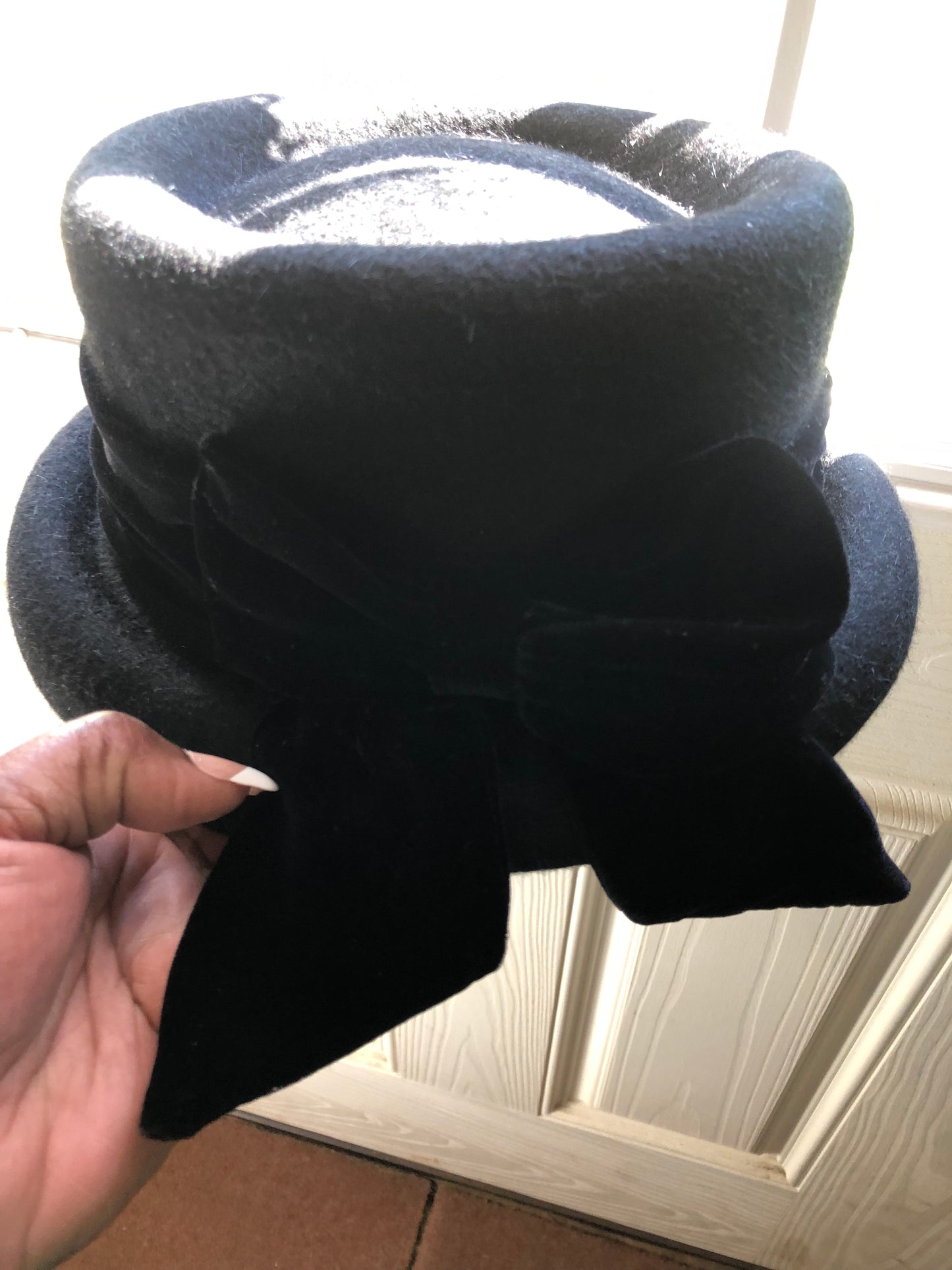 Woman Vintage Black And Velvet Band Winter Hat By: Liz Claiborn"New Fall Arrival"