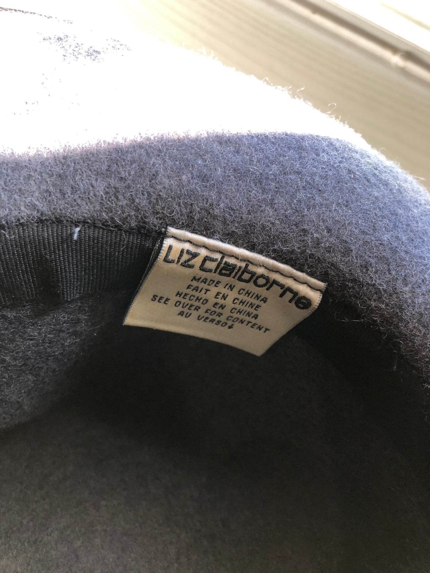 Woman Vintage Liz Claiborne Gray/Black Valvet Band Felt 100% Wool Hat "New Fall Arrival"