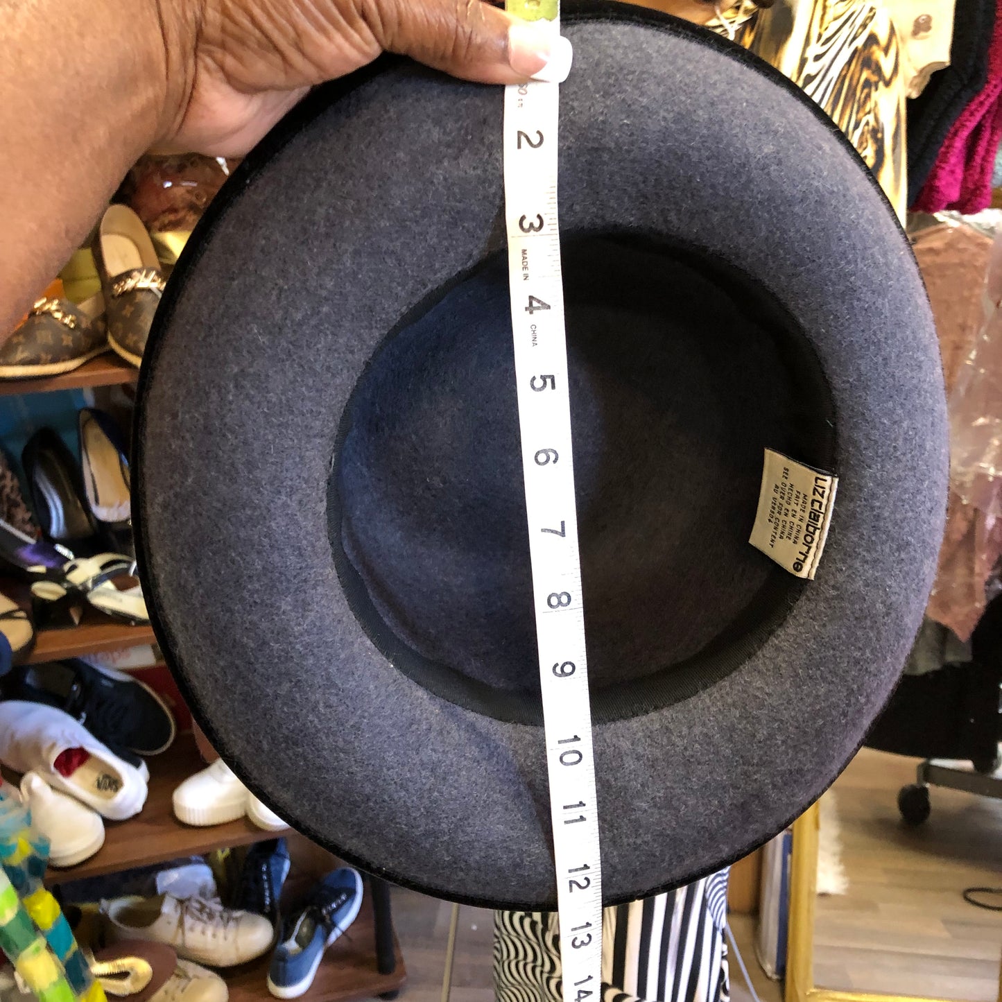 Woman Vintage Liz Claiborne Gray/Black Valvet Band Felt 100% Wool Hat "New Fall Arrival"