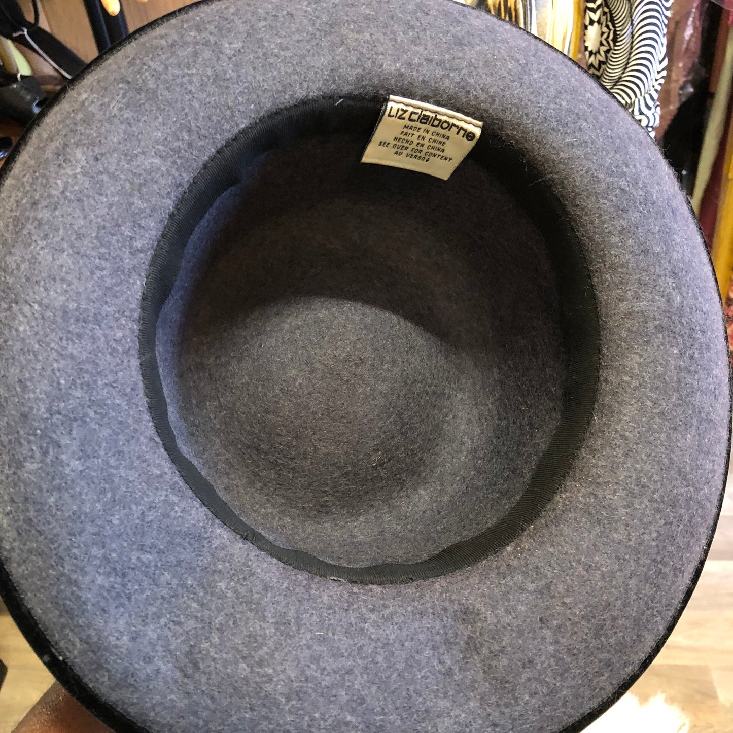 Woman Vintage Liz Claiborne Gray/Black Valvet Band Felt 100% Wool Hat "New Fall Arrival"