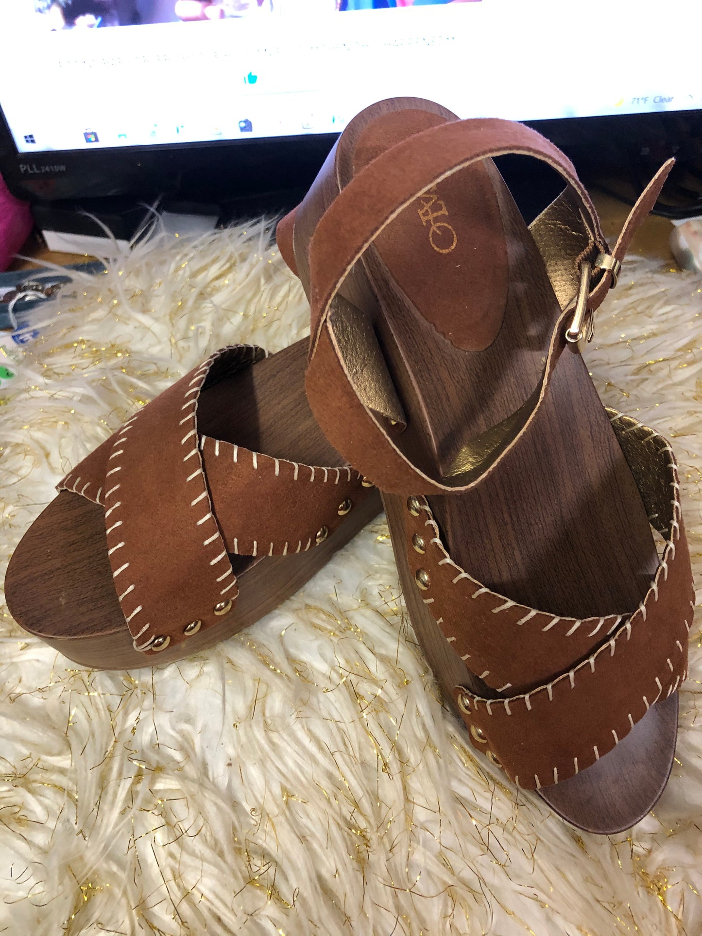 Woman Wedge Hill Platform Shoe Size 10