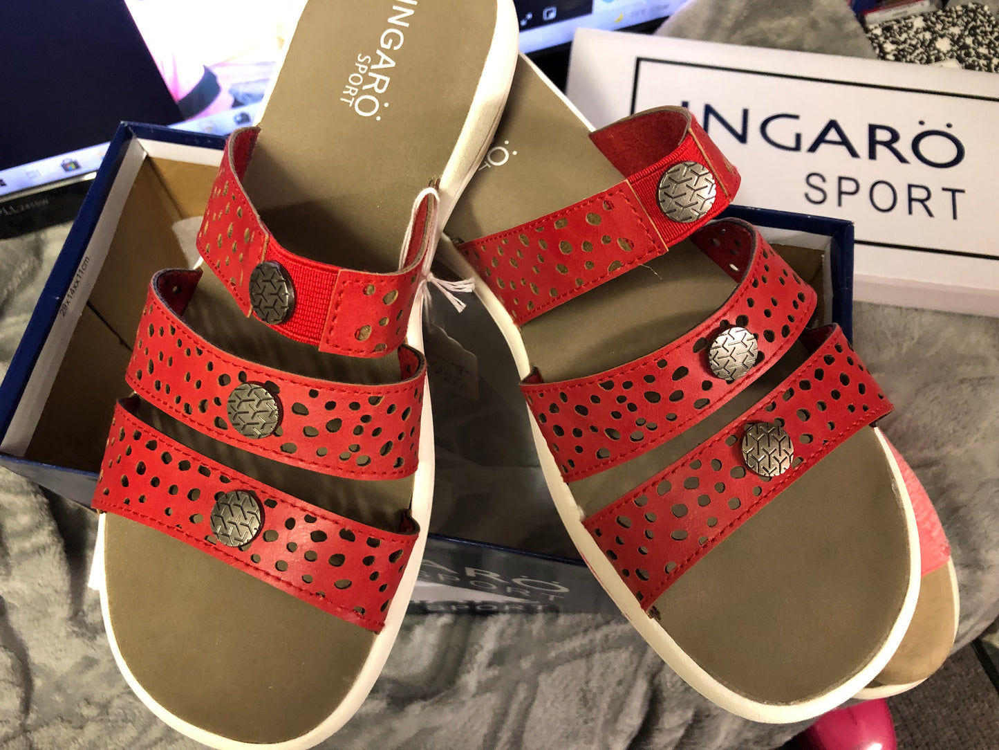Womans Ingaro Sports Slides Size 9