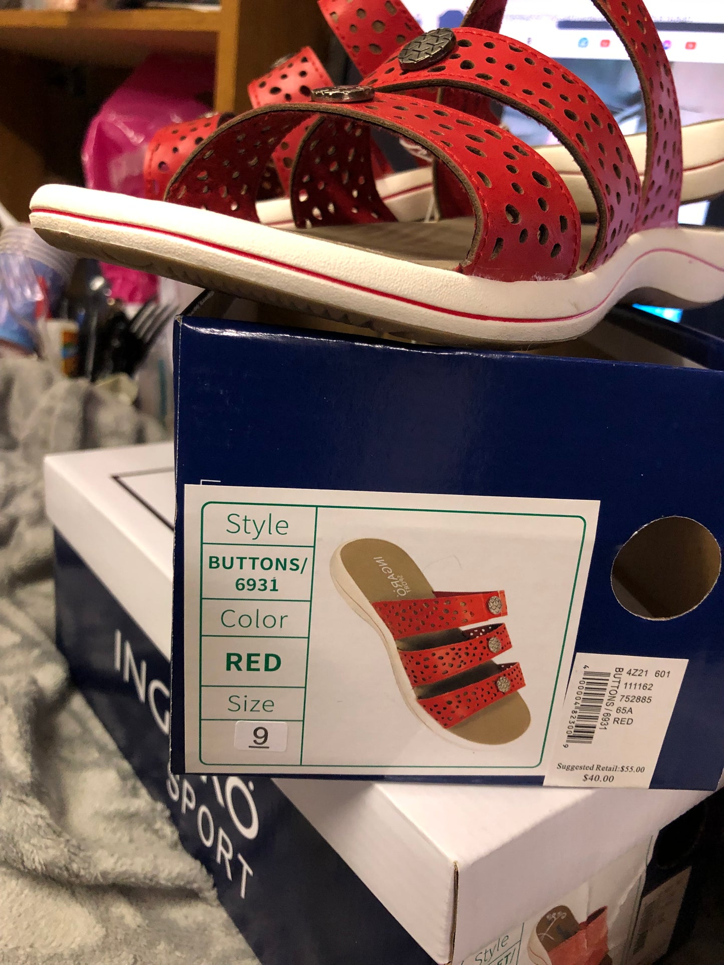 Womans Ingaro Sports Slides Size 9